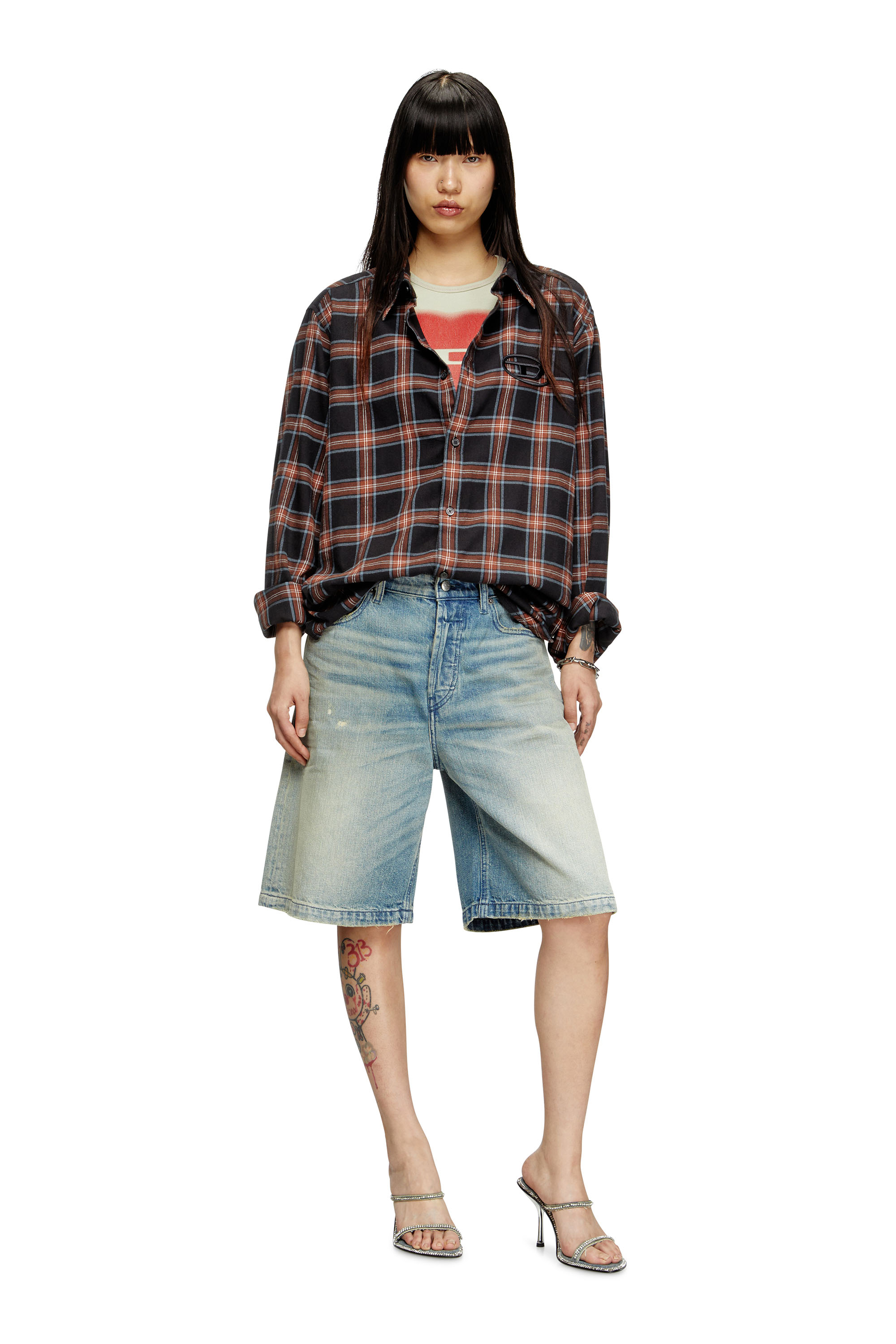 Diesel - DE-SIRE-SHORT, Damen Shorts aus vielgetragenem Denim in Hellblau - 2