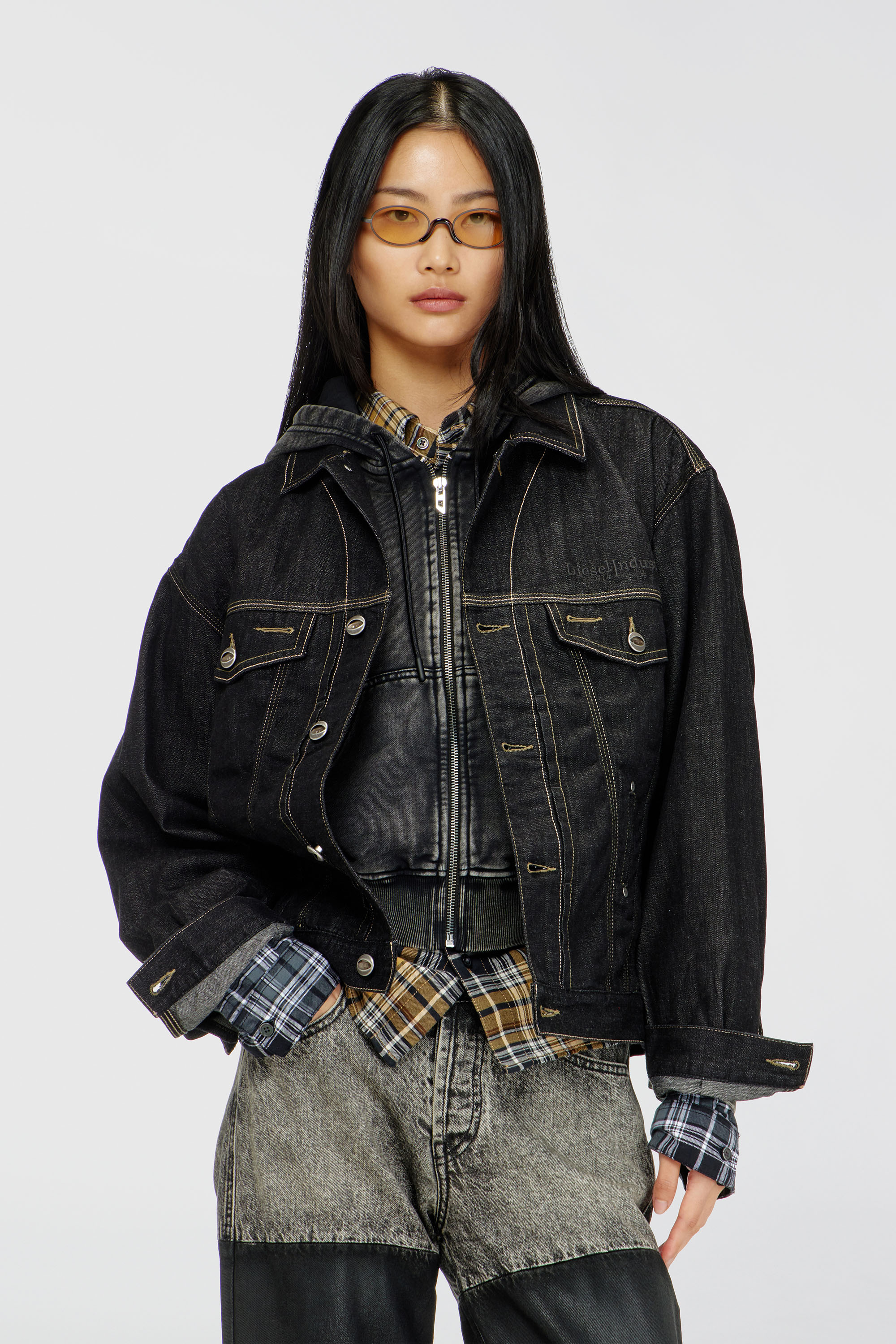Diesel - D-DENVER, Unisex Trucker-Jacke aus Rinse-Denim in Schwarz/Dunkelgrau - 1