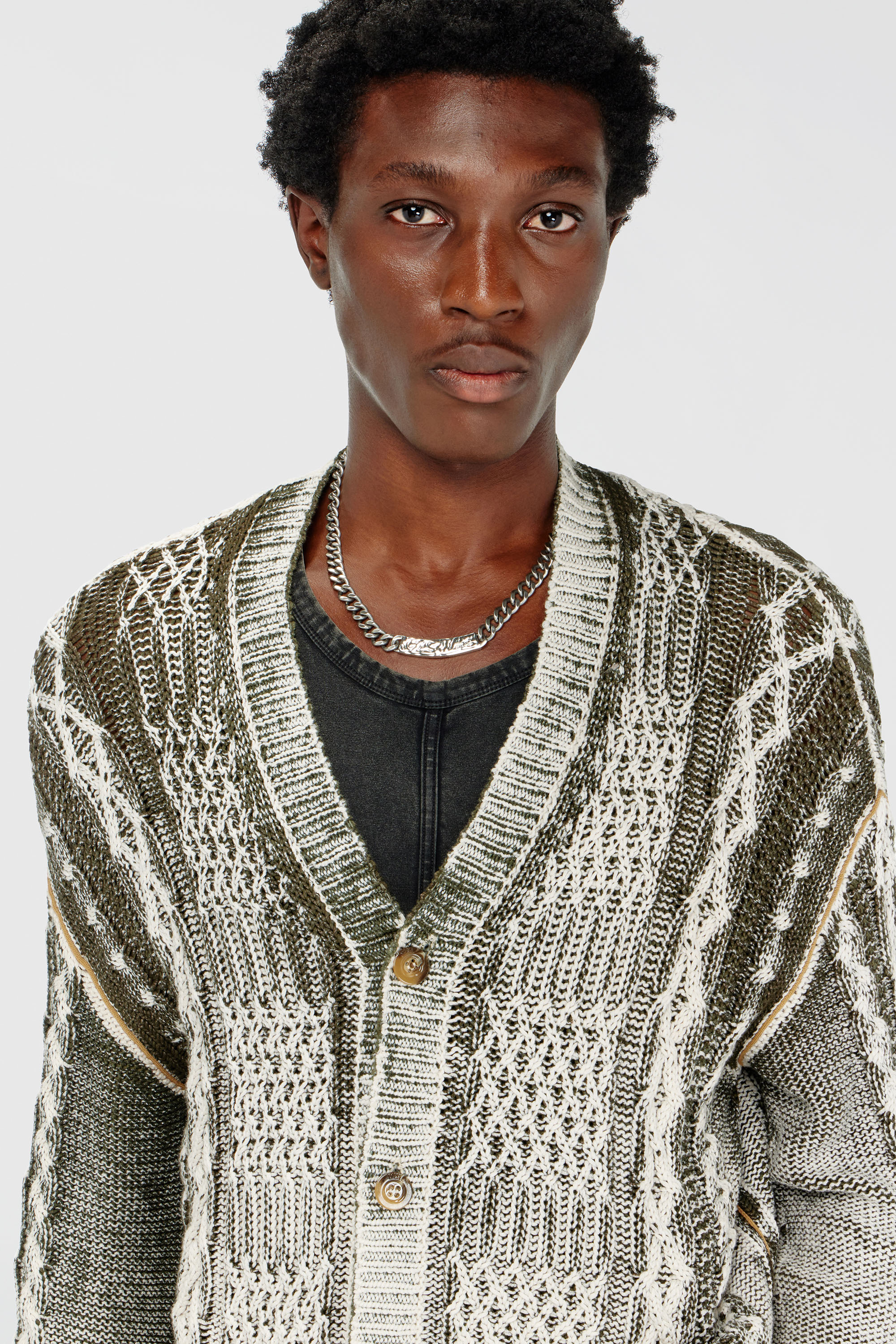 Diesel - K-MIOTO, Herren Behandelter Cardigan aus Zopfmusterstrick in Weiss/Grau - 5