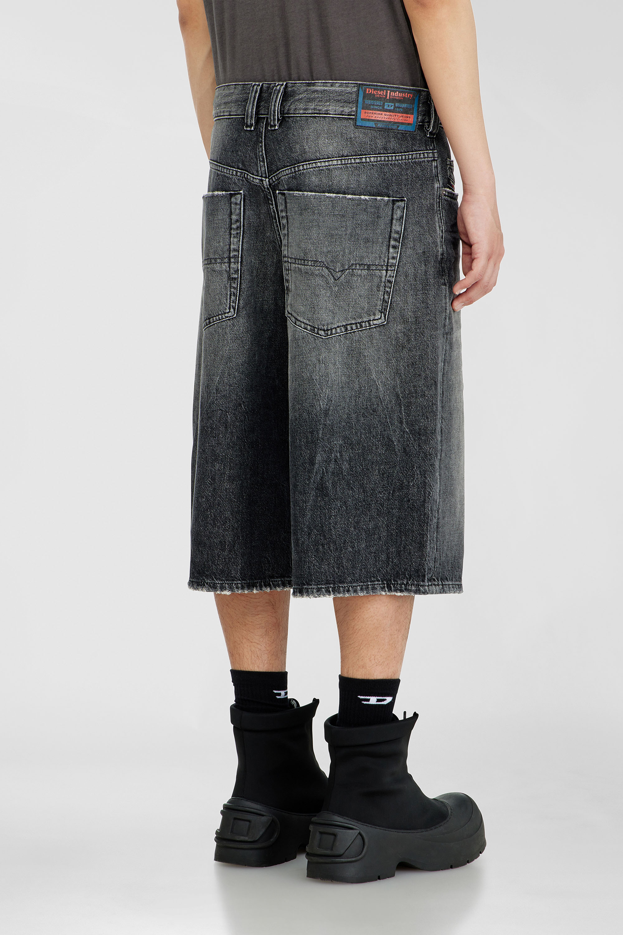 Diesel - D-ENIM-M-SHORT, Unisex Denim relaxed shorts mit Abrasionen in Dunkelgrau - 4