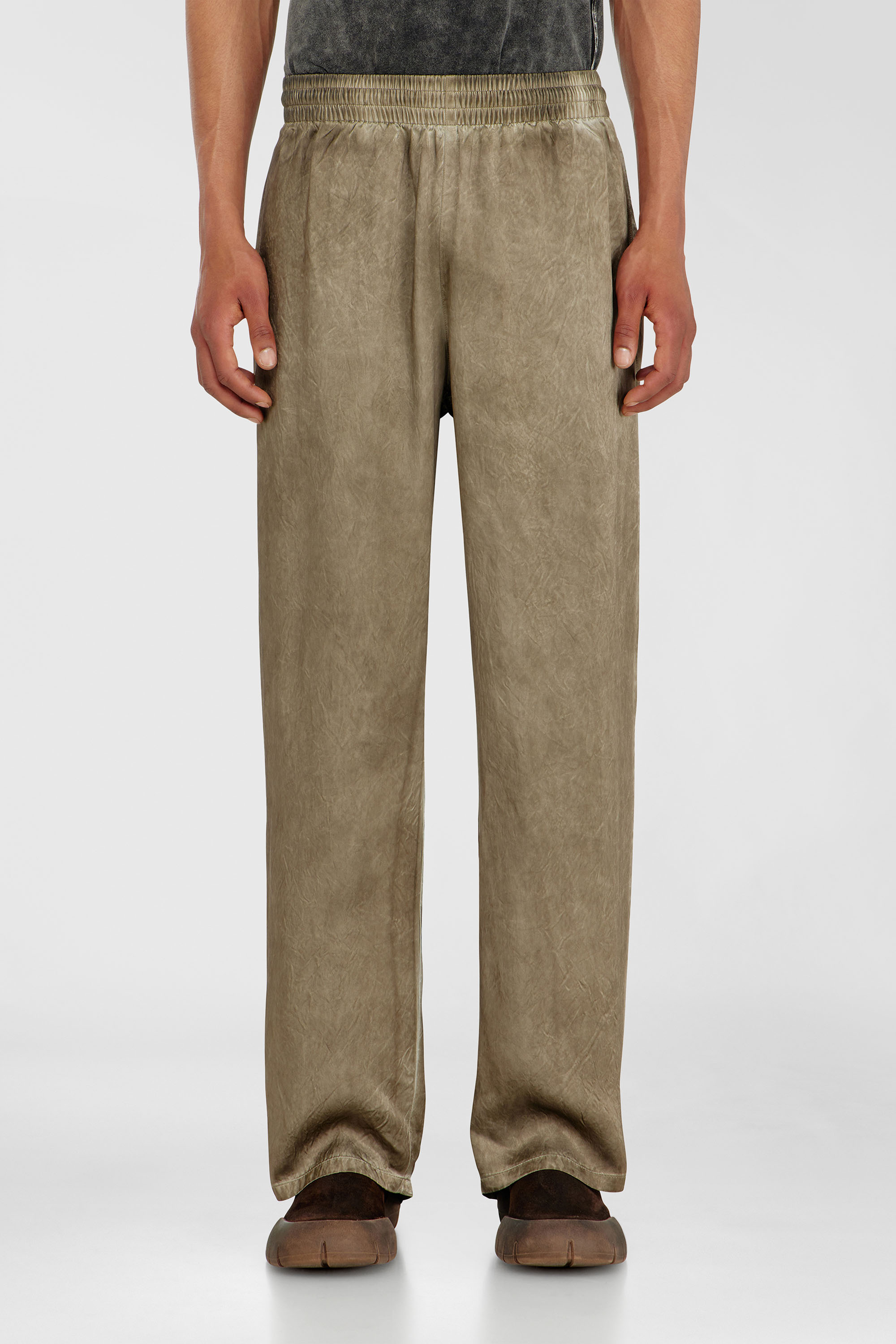 Diesel - P-THECK-AGCT, Herren Hose aus geknittertem Satin in Hellbraun - 3