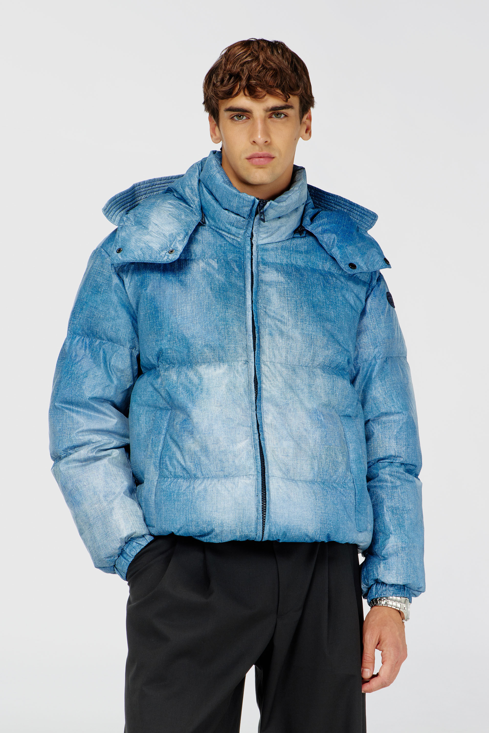Diesel - W-ROLLY-WRD-BFBN, Herren Daunenjacke mit Denim-Effekt-Print und Kapuze in Blau - 3