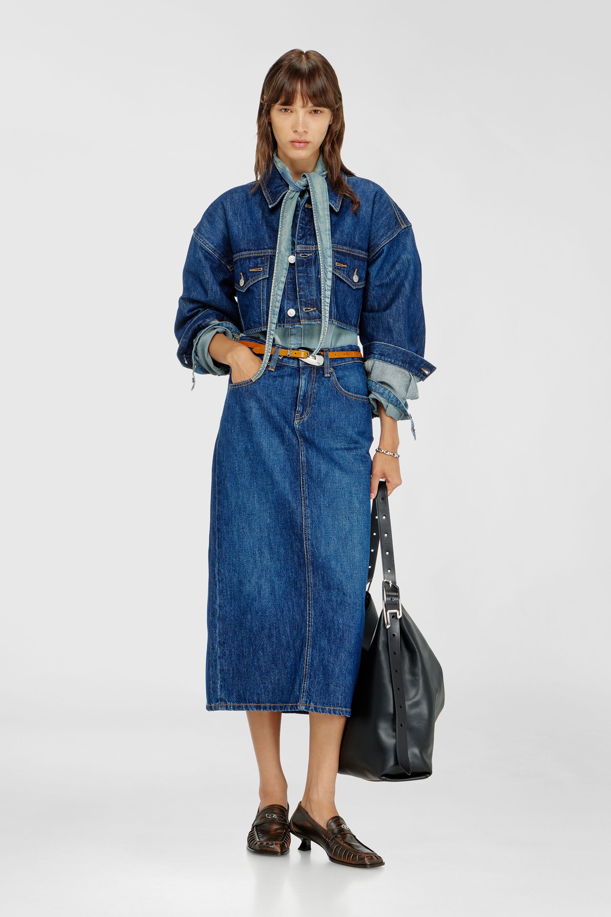 Diesel - DE-MALLEY, Damen Cropped oversized denim trucker jacket

&Uuml;bergro&szlig;e cropped Denim-Truckerjacke in Mittelblau - 2