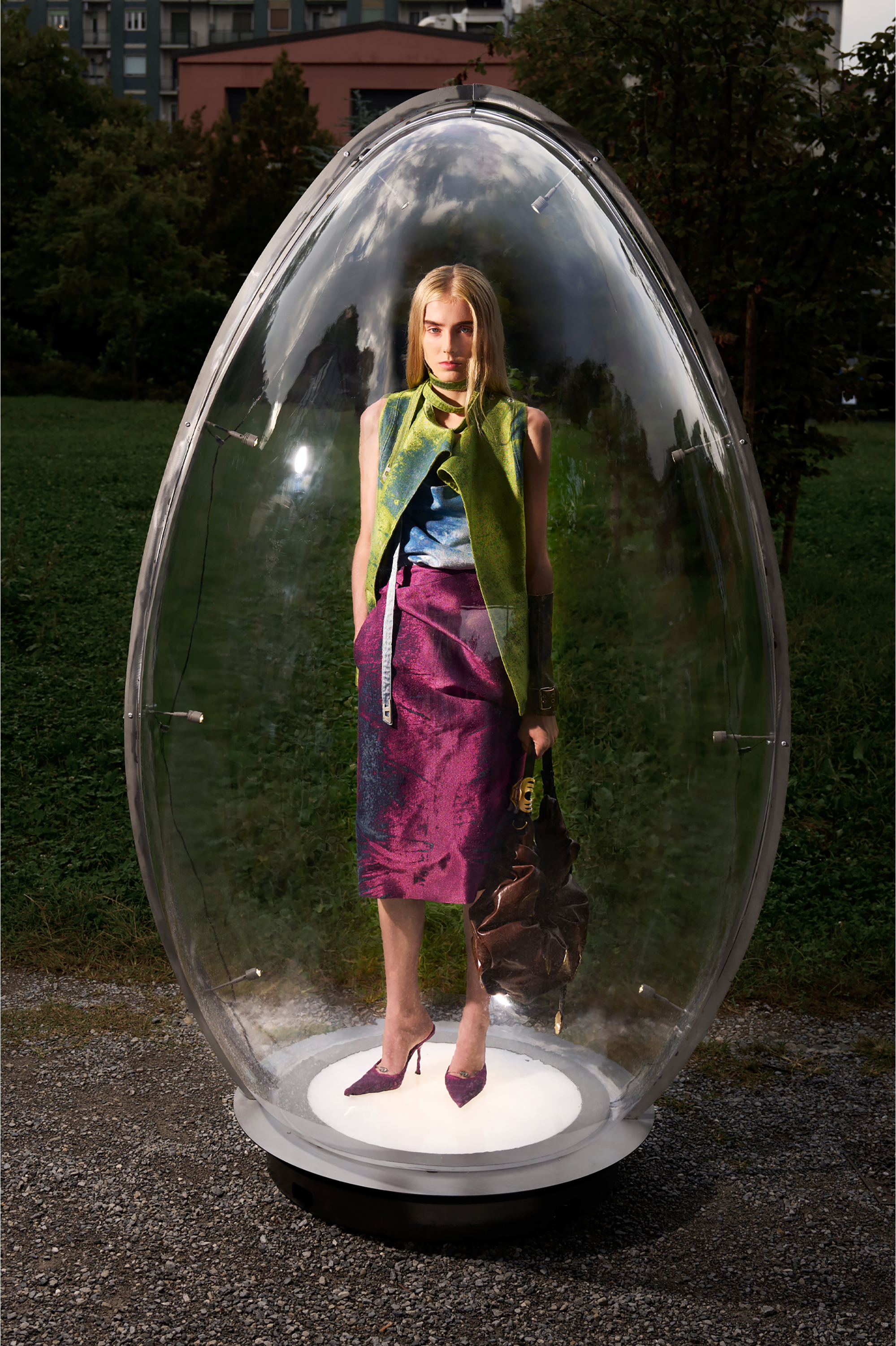 Diesel - DE-VANTOS-FSI, Damen Weste mit G&uuml;rtel aus farbigem Satin-Denim in Gr&uuml;n - 3