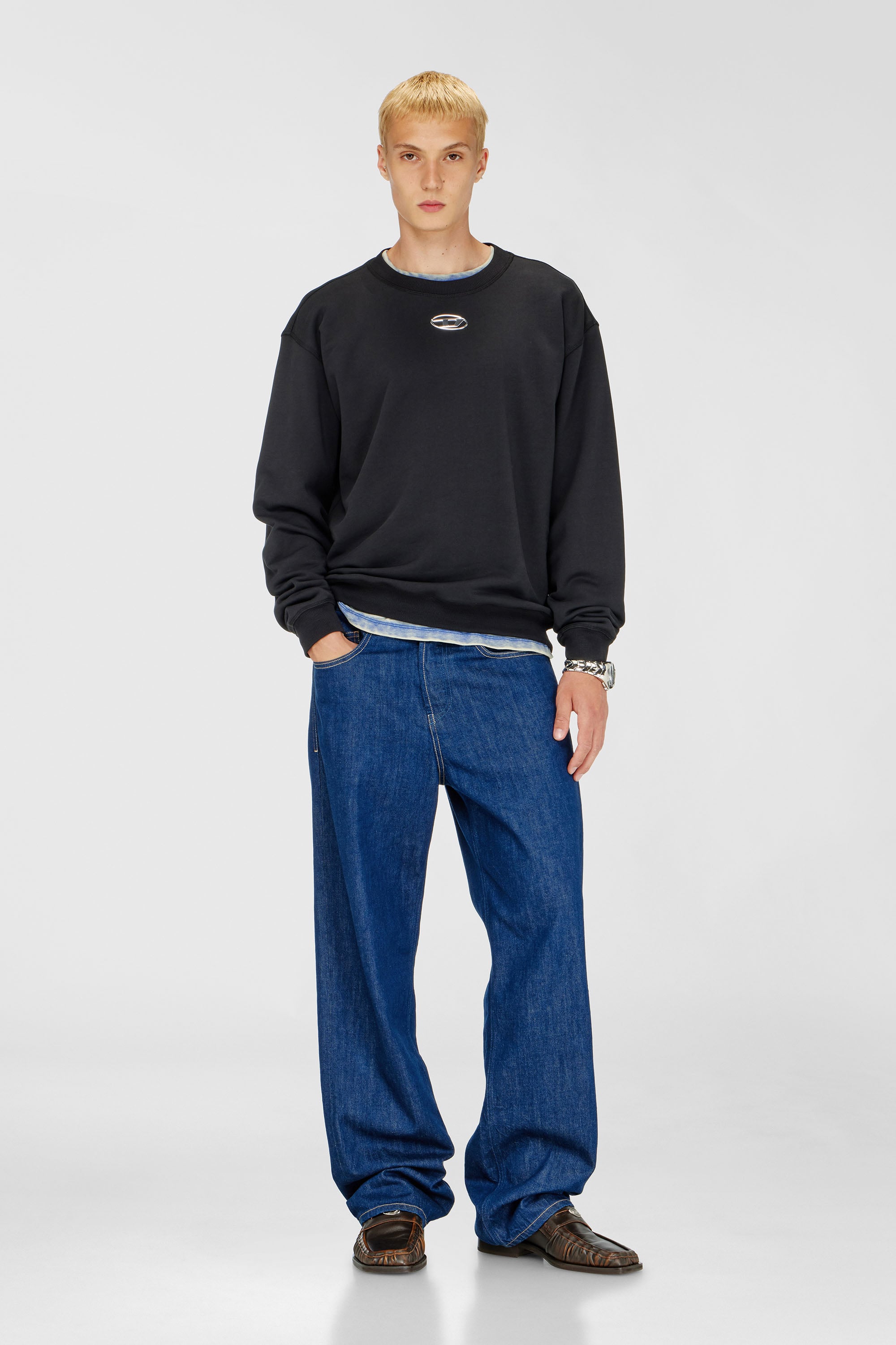 Normaler Hoodie mit metallischem Oval D