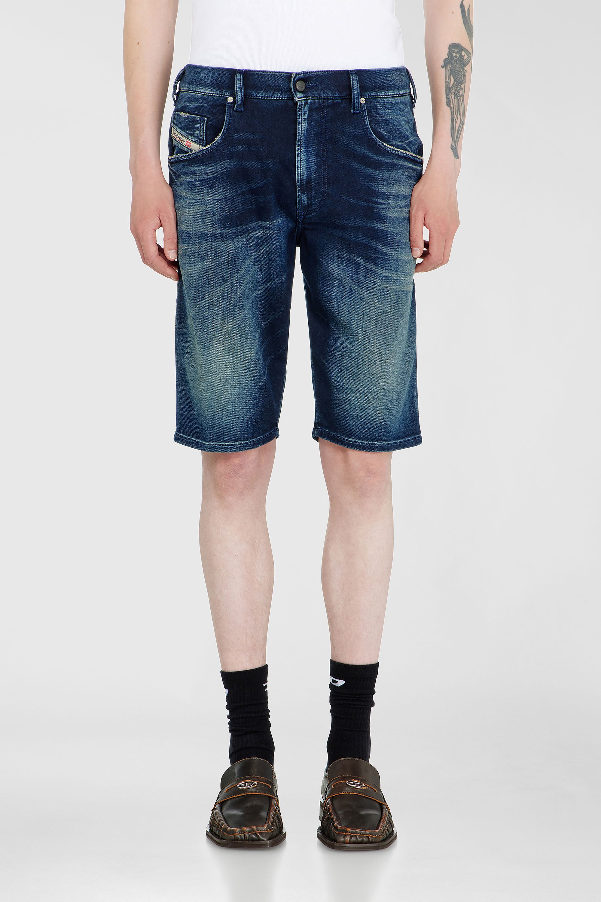 Diesel - 2033 D-KROOLEY-SHORT-BW JOGG, Herren Chino shorts aus shaded JoggJeans in Dunkelblau - 1