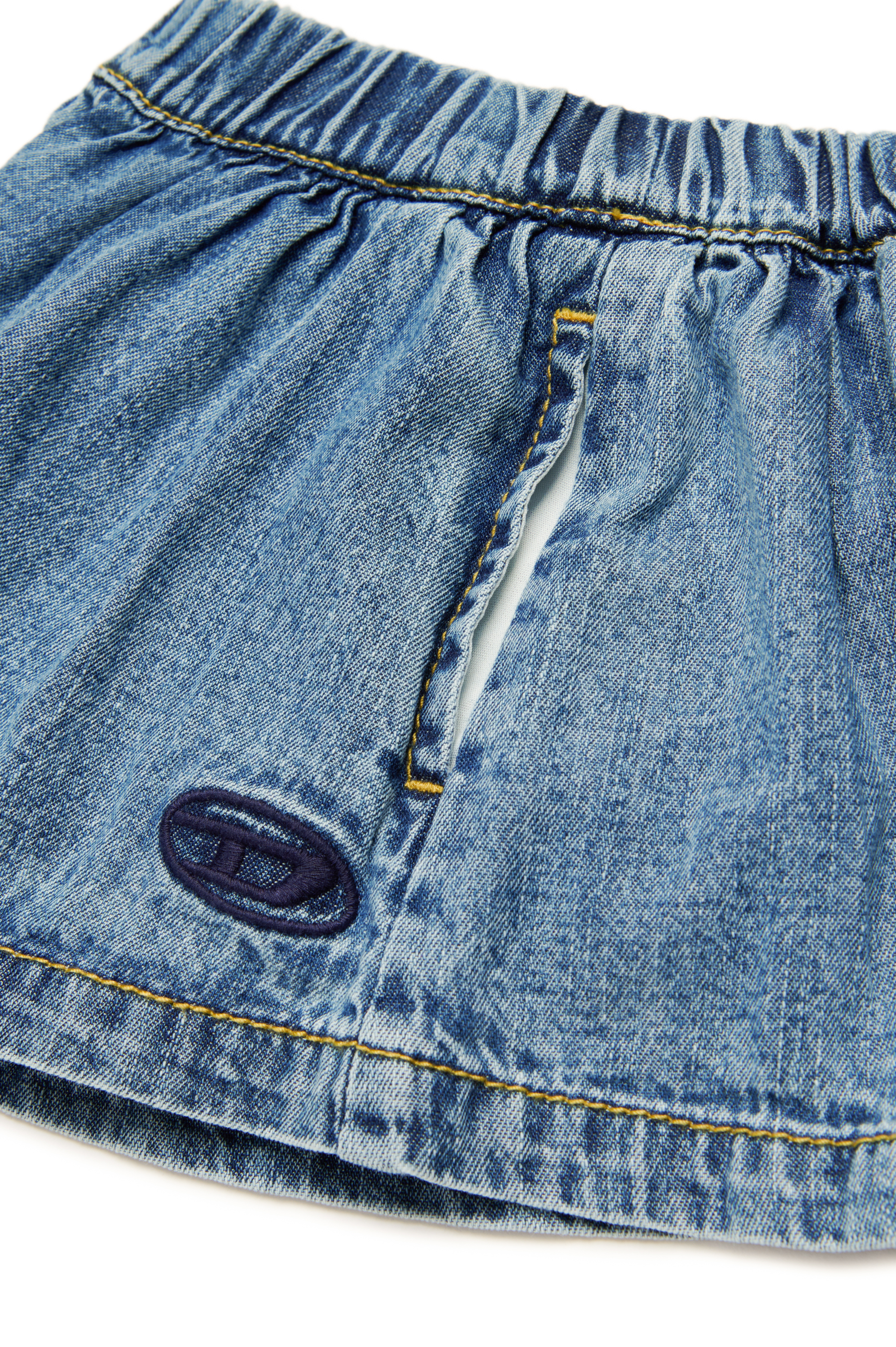 Diesel - PIXIB, Damen Shorts aus Denim mit Oval D-Stickerei in Mittelblau - 4