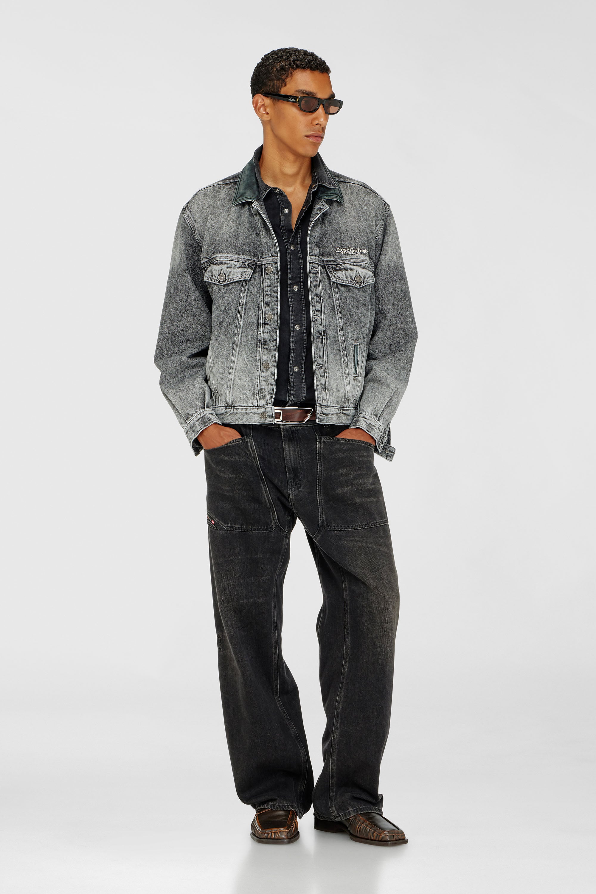 Diesel - D-DENVER-S, Unisex Denim-Truckerjacke mit tonalen Lederbes&auml;tzen in Grau - 2