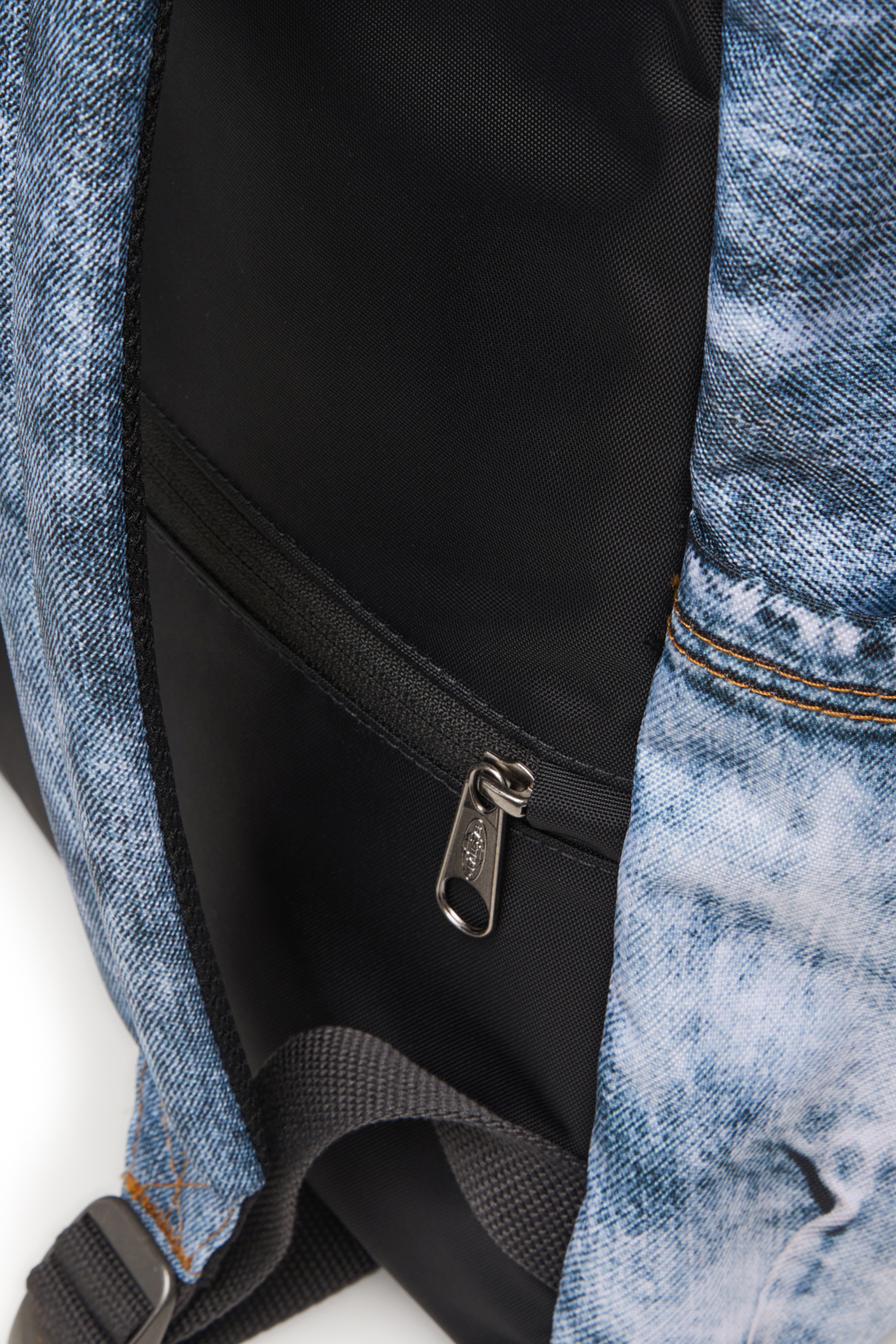 Diesel - DIESEL DAY PAK'R, Unisex's Backpack in trompe l'oeil denim in Blue - 5