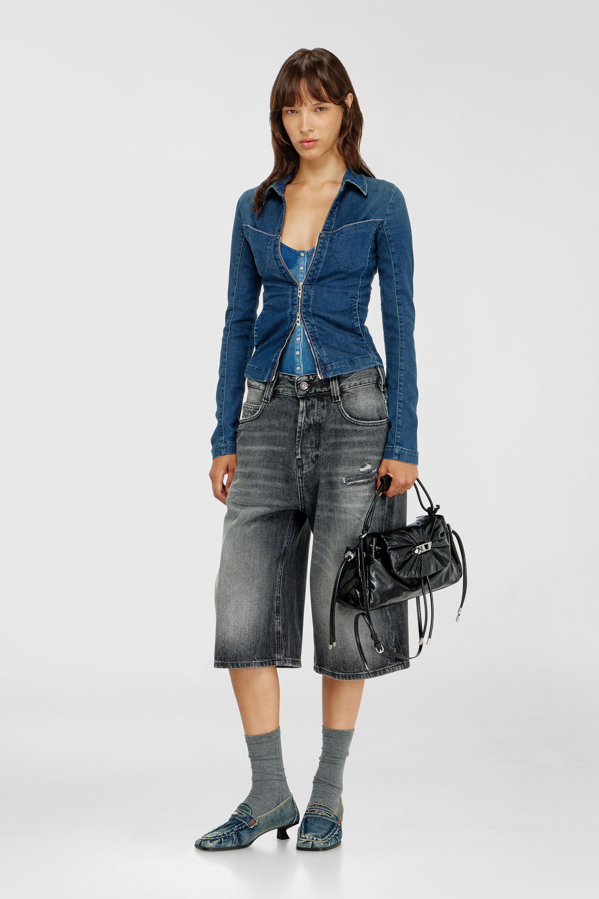 Diesel - SCRUNCH-D TOP HANDLE, Damen Scrunch-D - Top-Handle-Tasche aus gl&auml;nzendem Leder mit Falten in Schwarz - 2