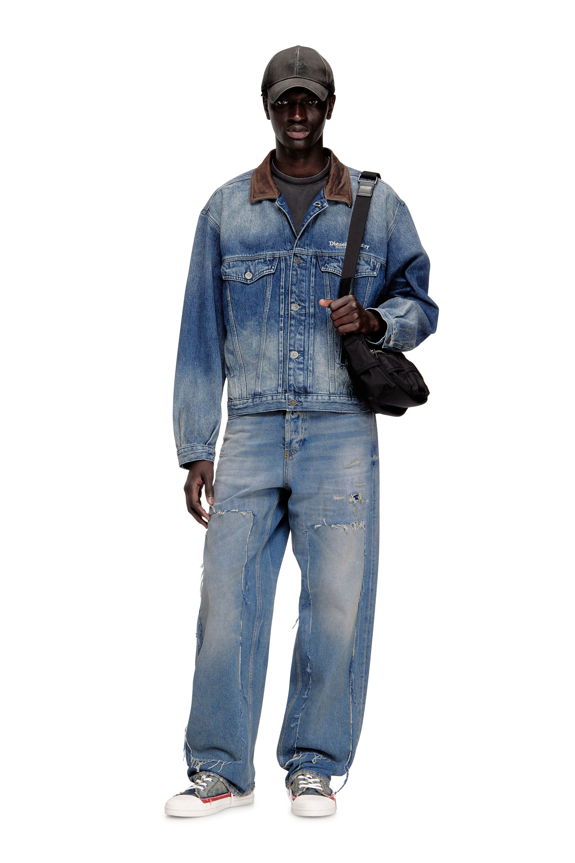 Diesel - D-DENVER-S1, Unisex Jeans-Truckerjacke mit kontrastierenden Lederbes&auml;tzen in Blau - 2