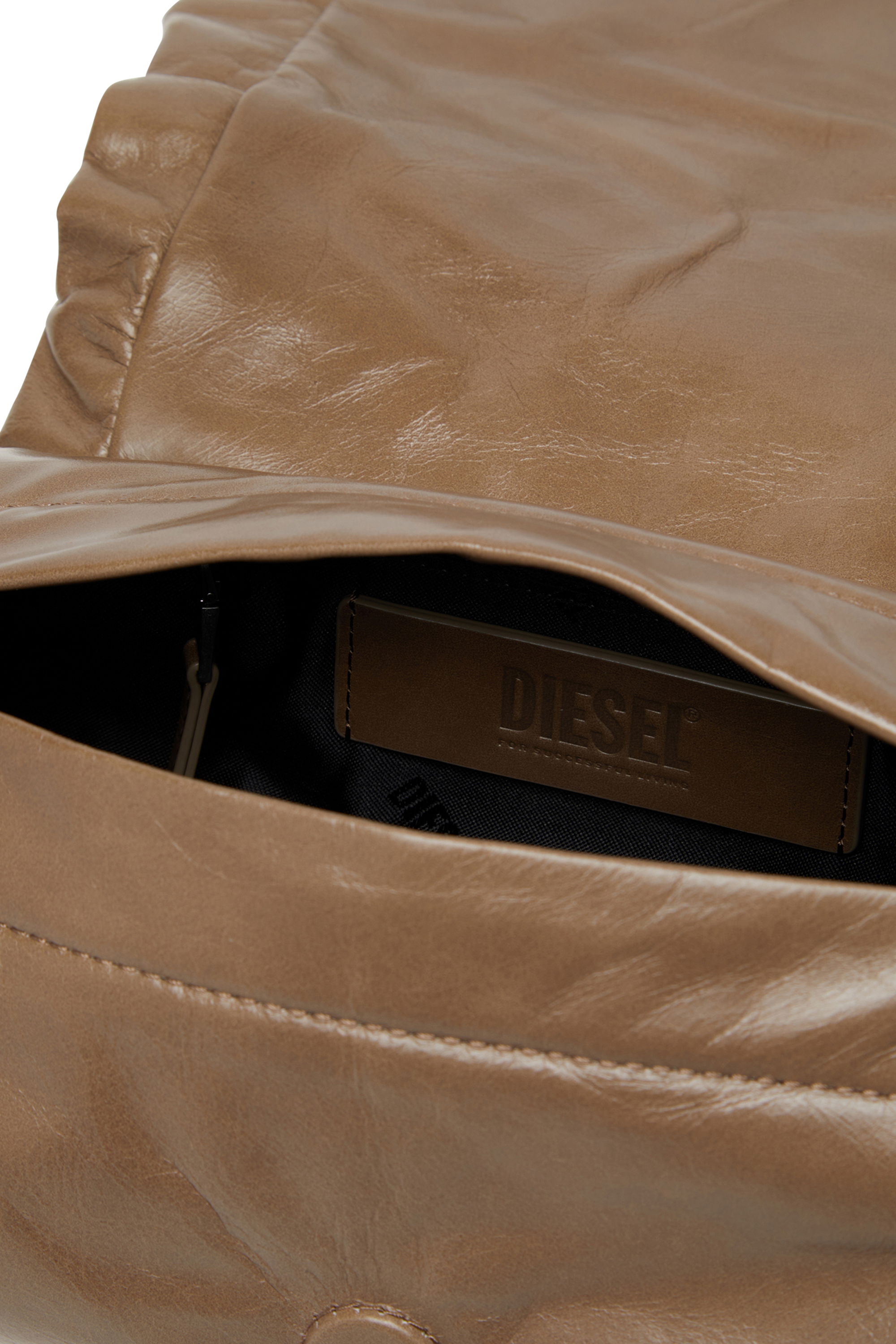 Diesel - SCRUNCH-D SHOULDER S, Damen Scrunch-D S-Schultertasche aus Knitter-Leder in Braun - 3