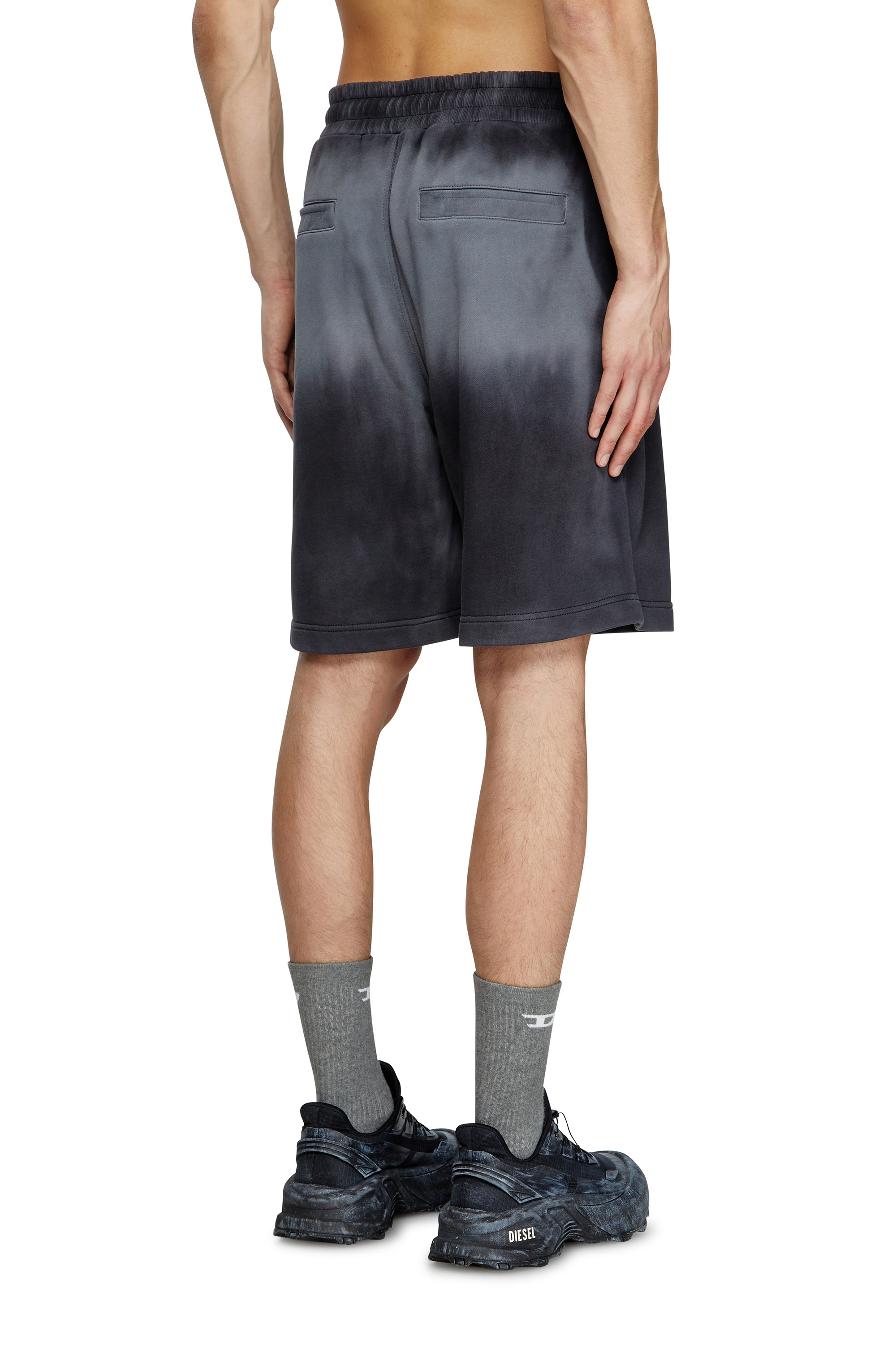 Diesel - P-CROWNE-R1, Herren Verblasste Sweatshorts mit Mikro-Logo in Schwarz - 4