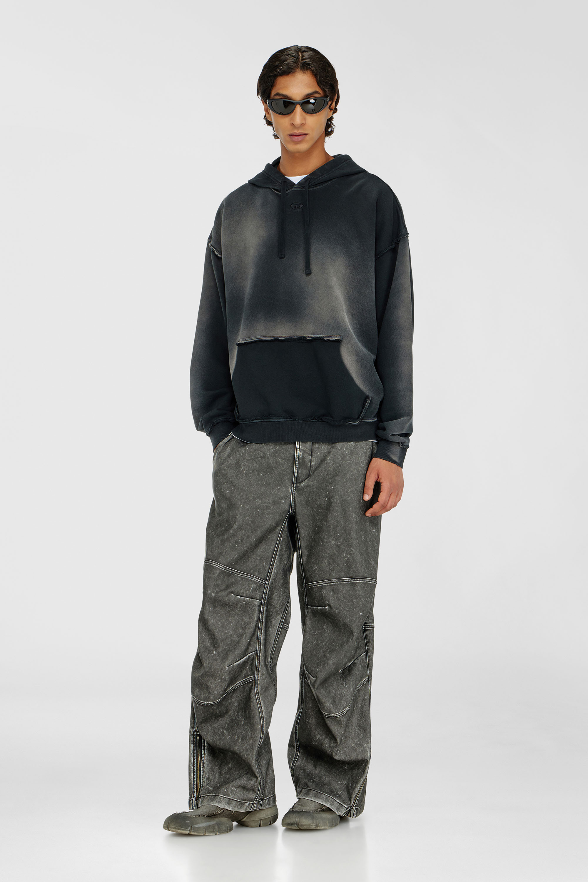 Verblasster Baumwoll-Hoodie mit ausgefransten Details