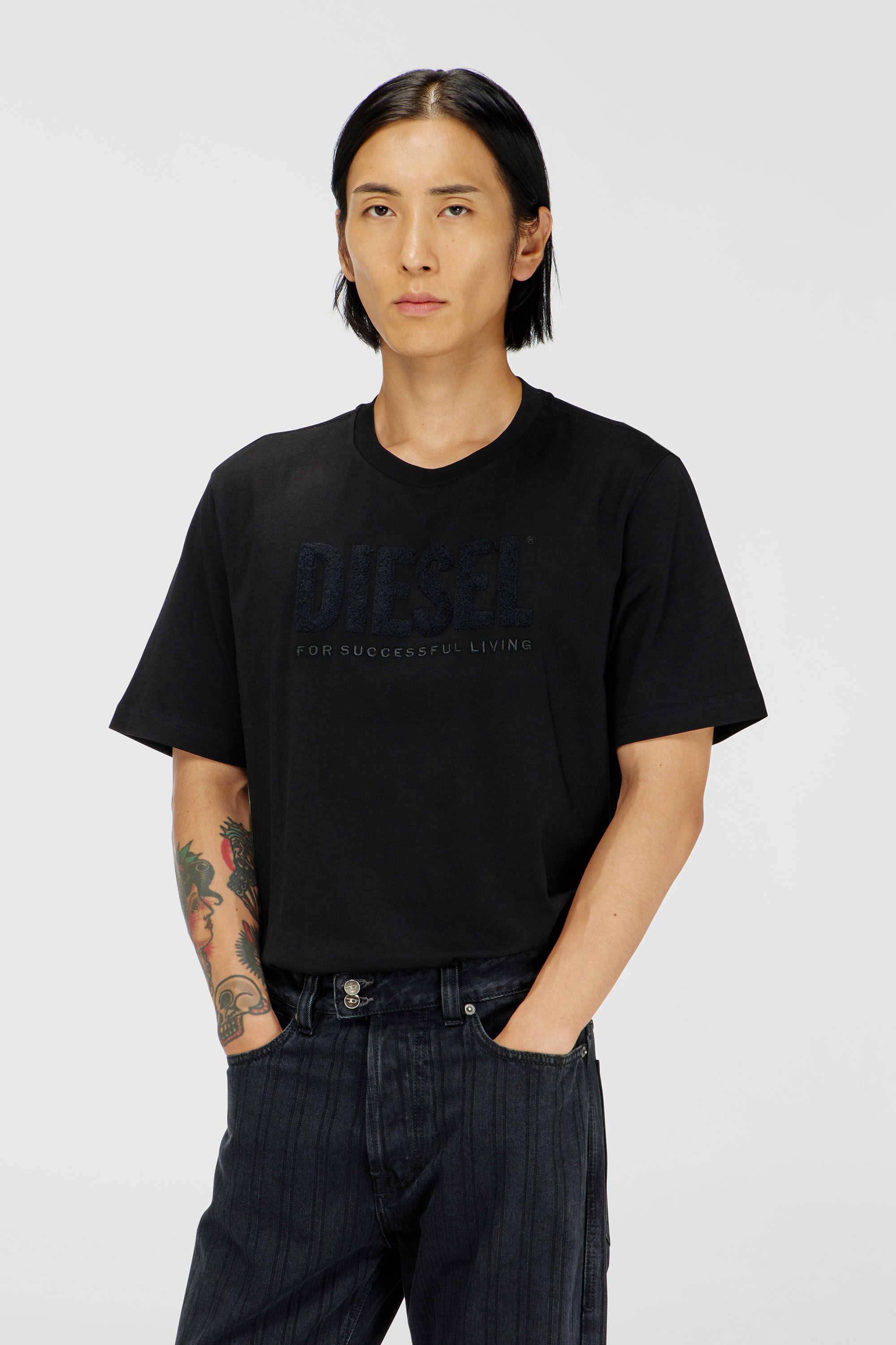 Diesel - T-JUST-OVA-T92, Herren T-Shirt aus Baumwolle mit tonalem Diesel-Logoprint in Schwarz - 1