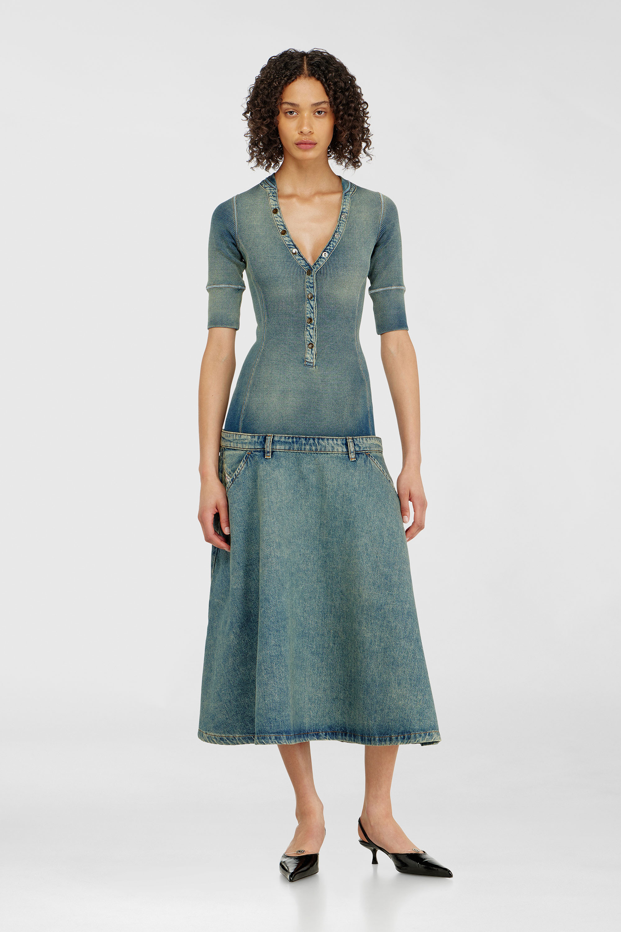 Diesel - DE-ANIM-S, Damen Midikleid mit tiefer Taille aus Strick und Denim in Mittelblau - 1