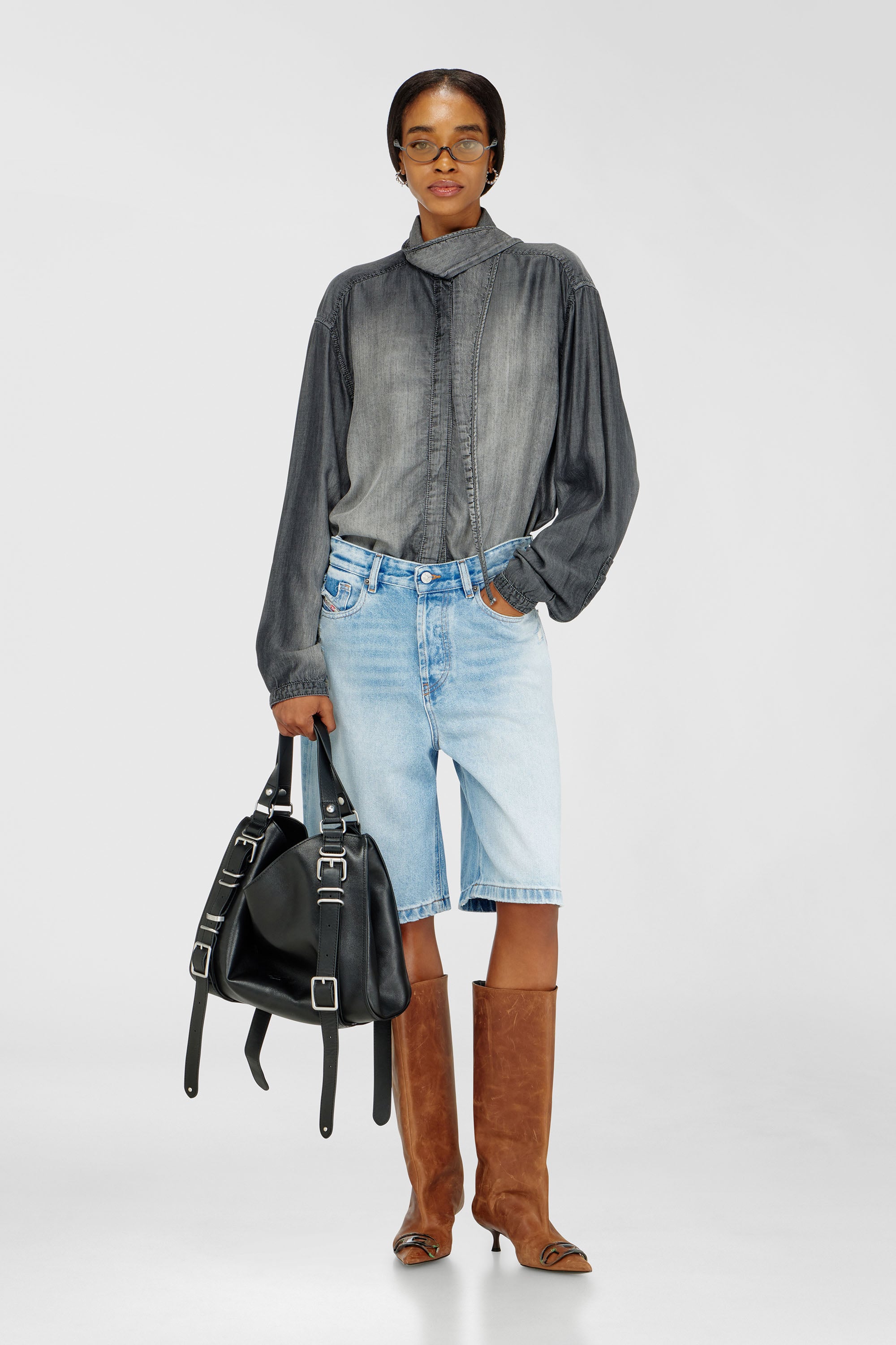 Diesel - DE-SIRE-SHORT, Damen Shorts aus Destroyed-Denim in Hellblau - 1