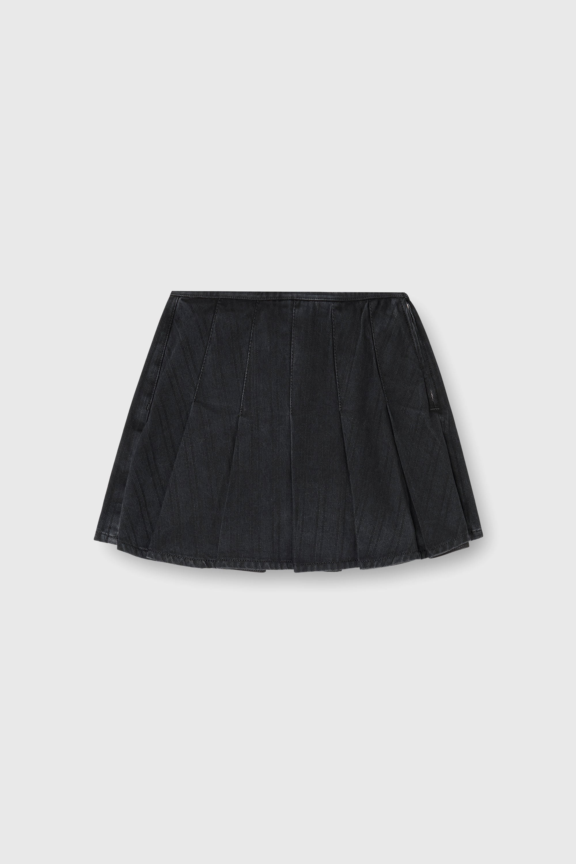 Diesel - DE-SHERO, Damen Faltenrock-Shorts aus Nadelstreifen-Denim in Schwarz - 2