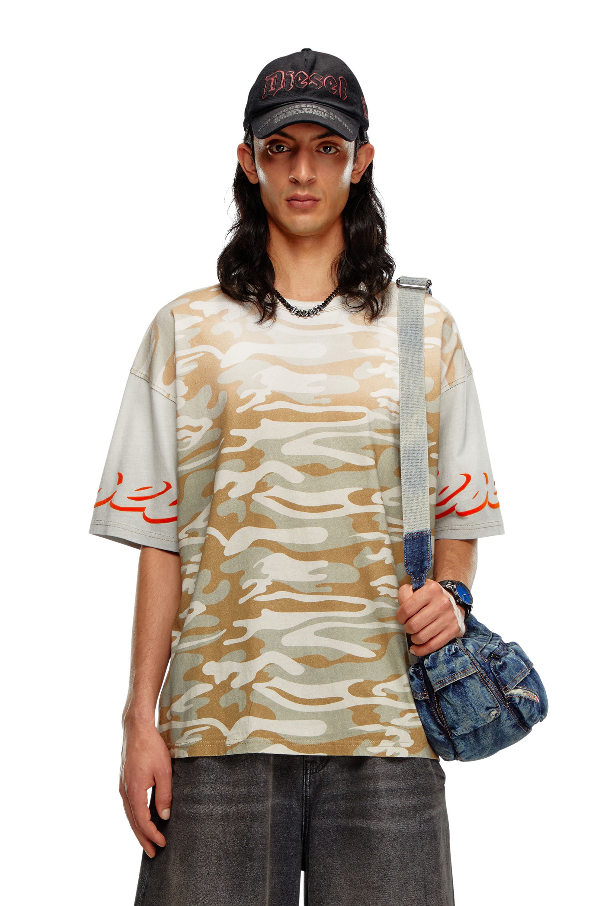 Diesel - T-BOXT-Q11, Herren Verblasstes Camouflage-T-Shirt mit aufgeflocktem Logo in Braun/Grün - 1