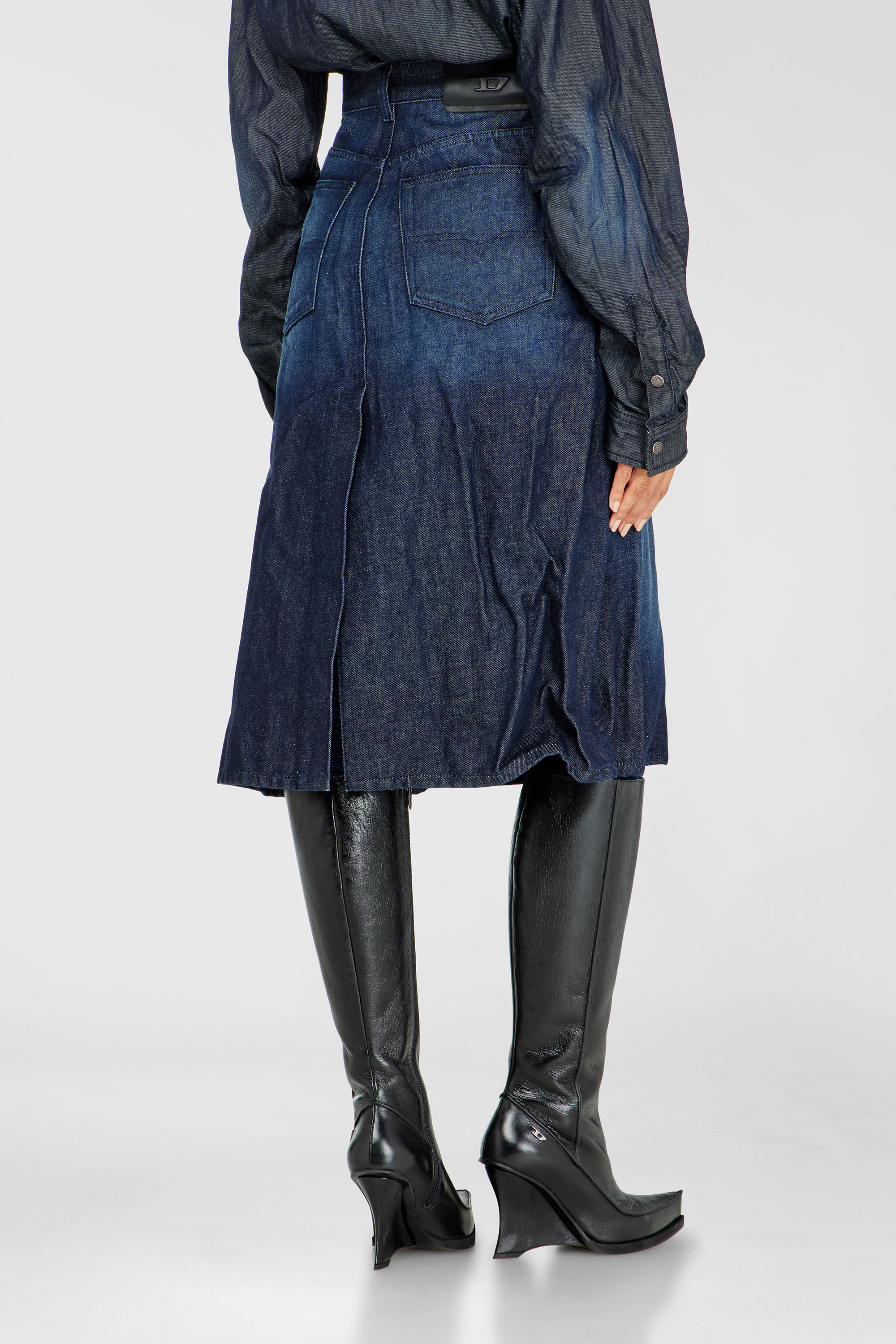 Diesel - DE-IRTI-FSJ, Damen Midirock aus geknittertem denim in Dunkelblau - 4