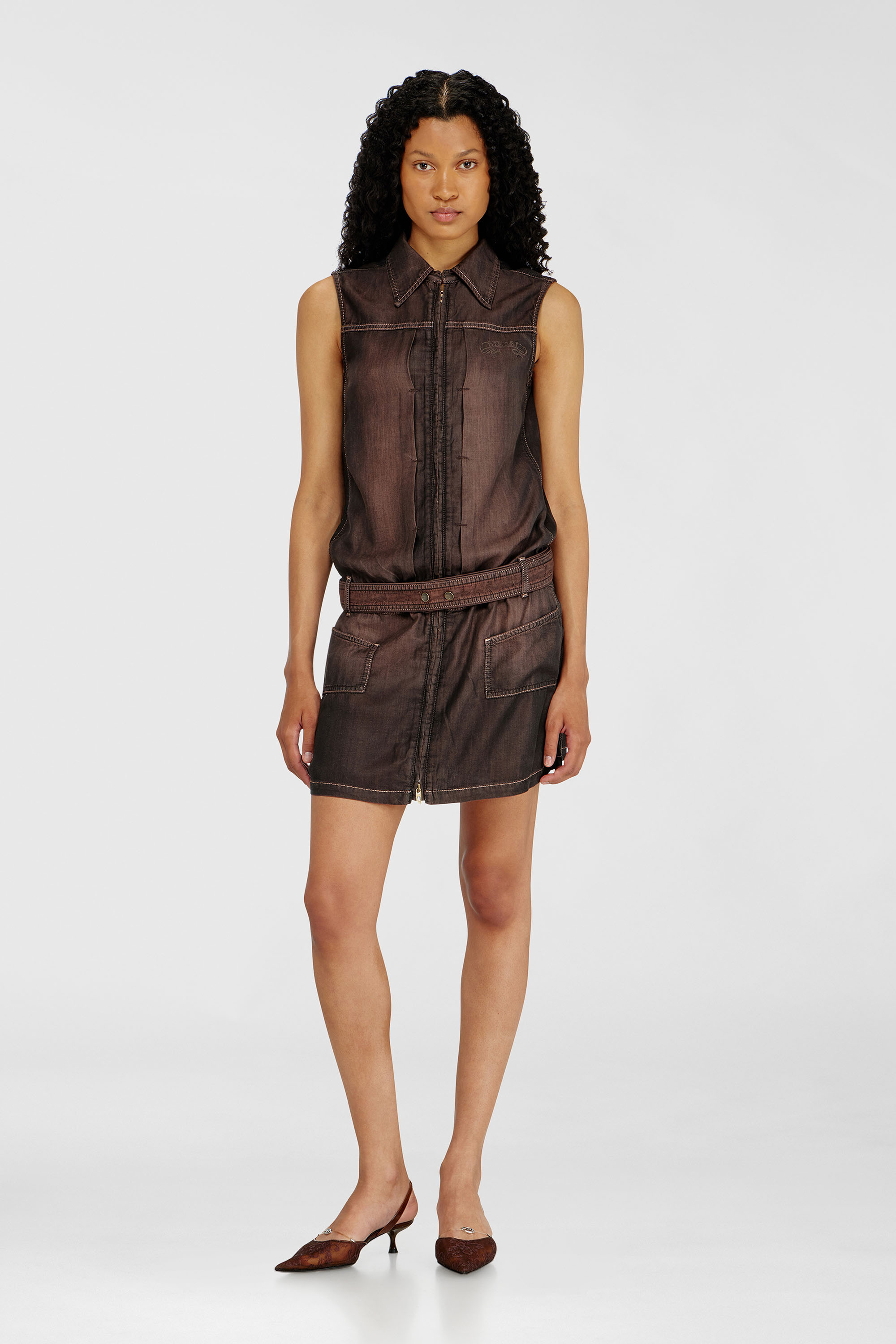Diesel - DE-EDROS-S, Damen Minikleid aus flie&szlig;endem beschichtetem Denim in Braun - 1