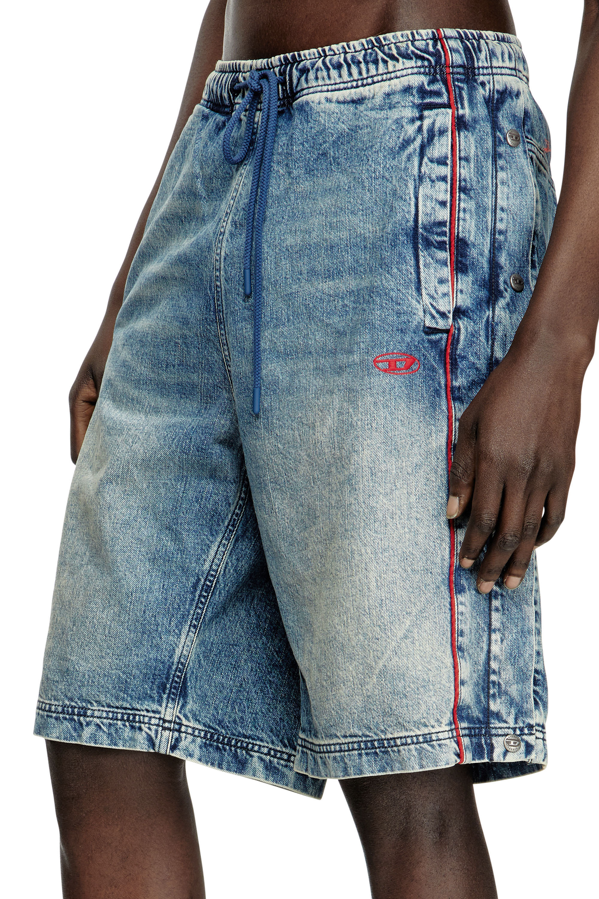 Diesel - D-AXFOR-SHORT-S, Unisex Shorts aus Denim mit roten Paspeln in Mittelblau - 6