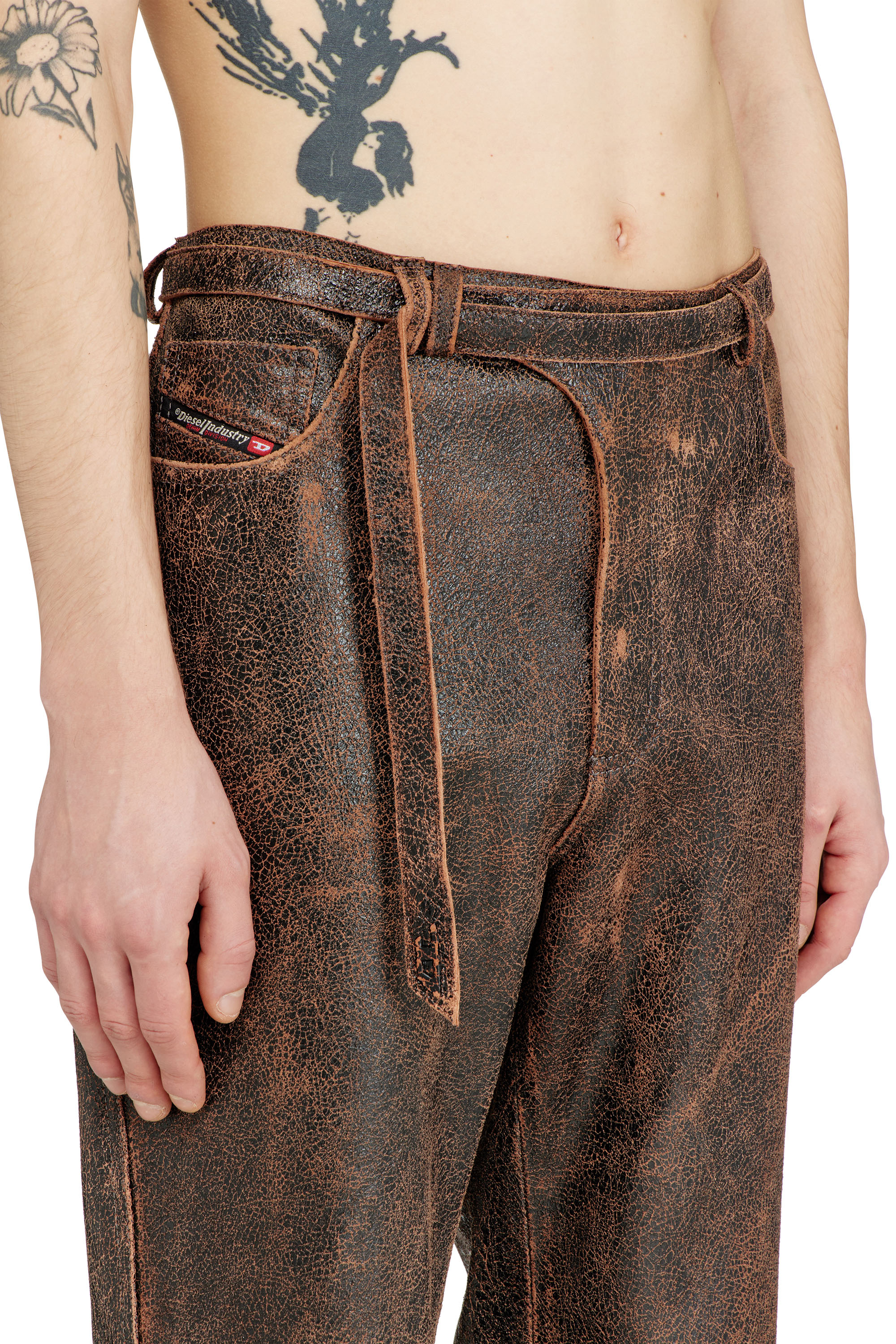 Diesel - P-NURI, Herren Hose aus Rissleder mit Biker-Riemendetail in Braun - 4