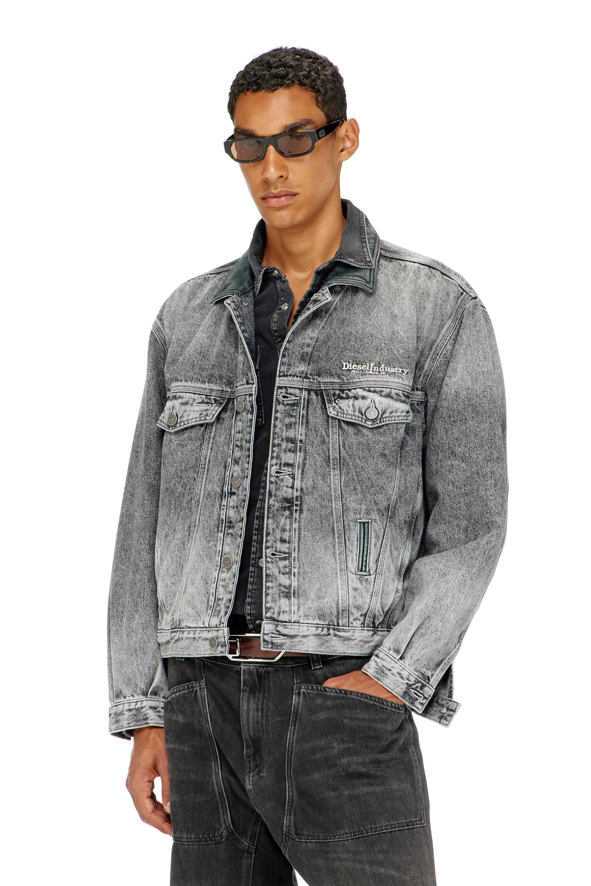 Diesel - D-DENVER-S, Unisex Denim-Truckerjacke mit tonalen Lederbes&auml;tzen in Grau - 3