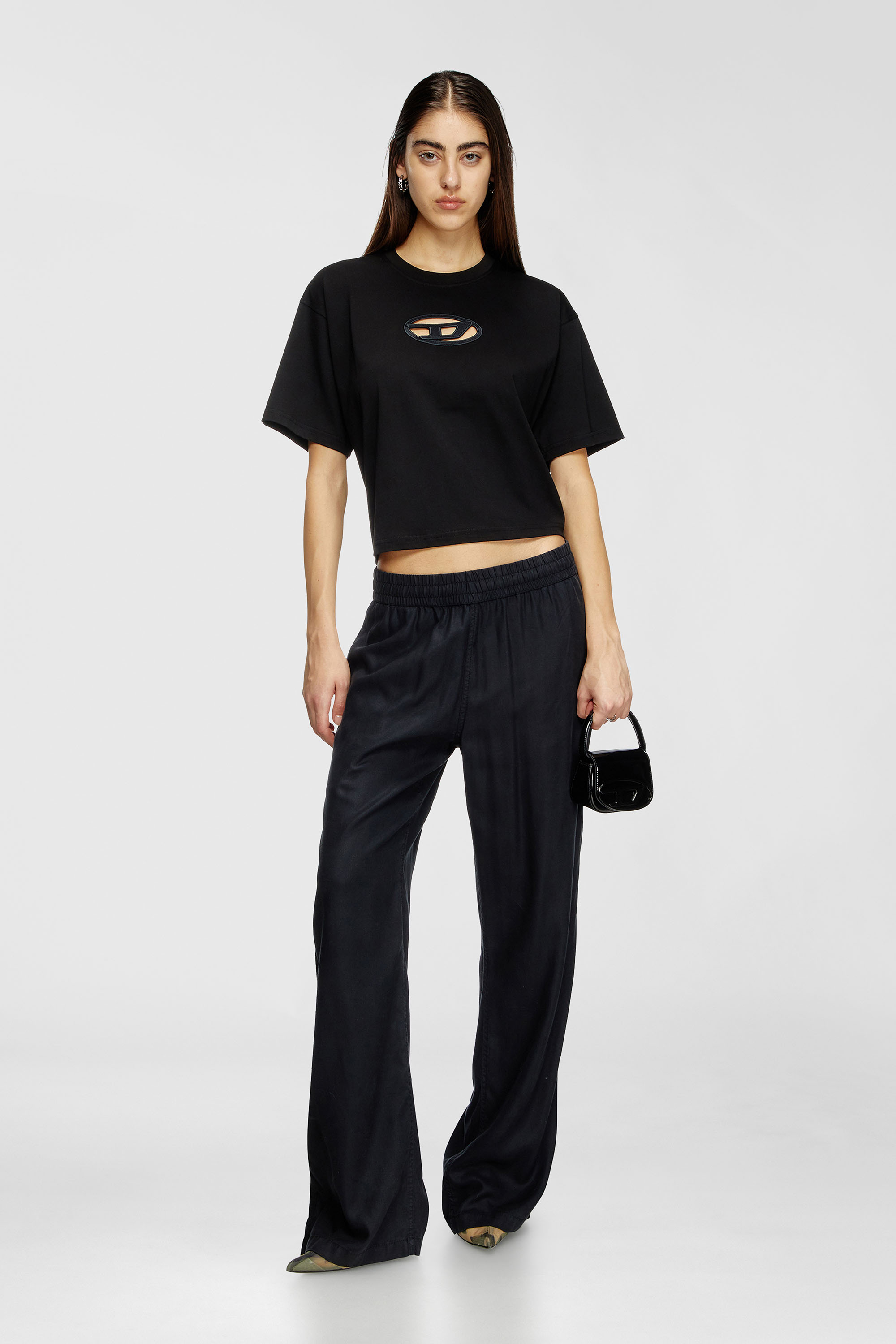 Diesel - T-BUXT-CROP-OD, Damen Kastiges T-Shirt mit ausgeschnittenem Oval D-Logo in Schwarz - 2