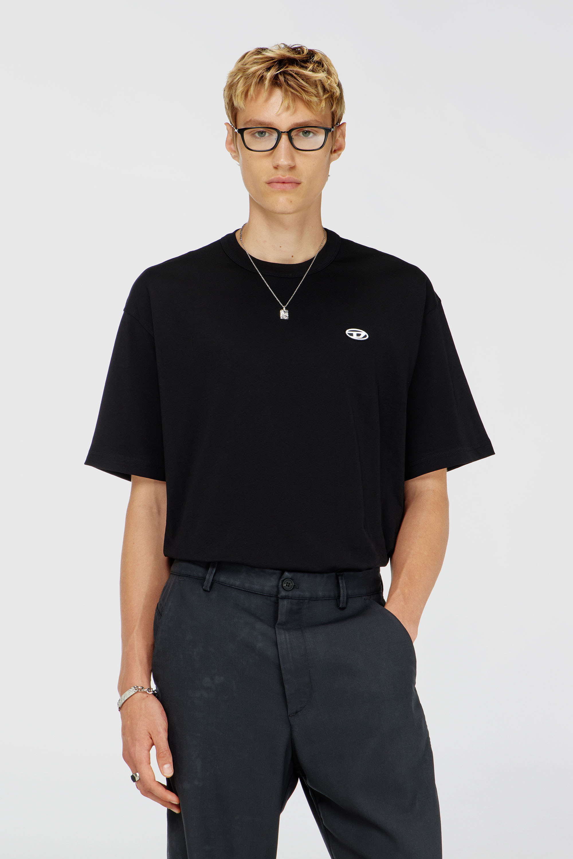 Diesel - T-WASH-MOON-T92, Herren T-Shirt aus Baumwolle mit Oval D Logo und Grafik in Schwarz - 1