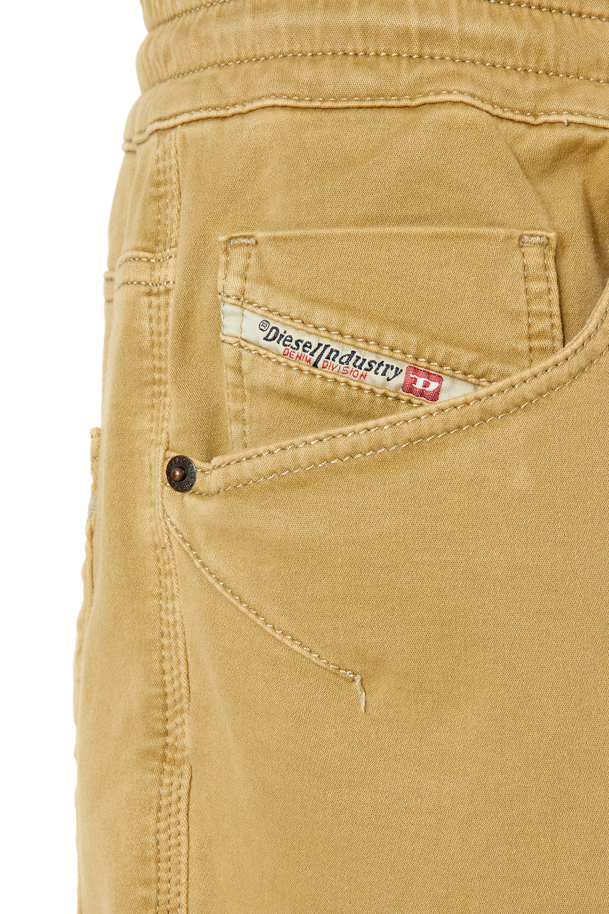 Diesel - D-Amage JoggJeans® 068DY Tapered, Hellbraun - Image 3