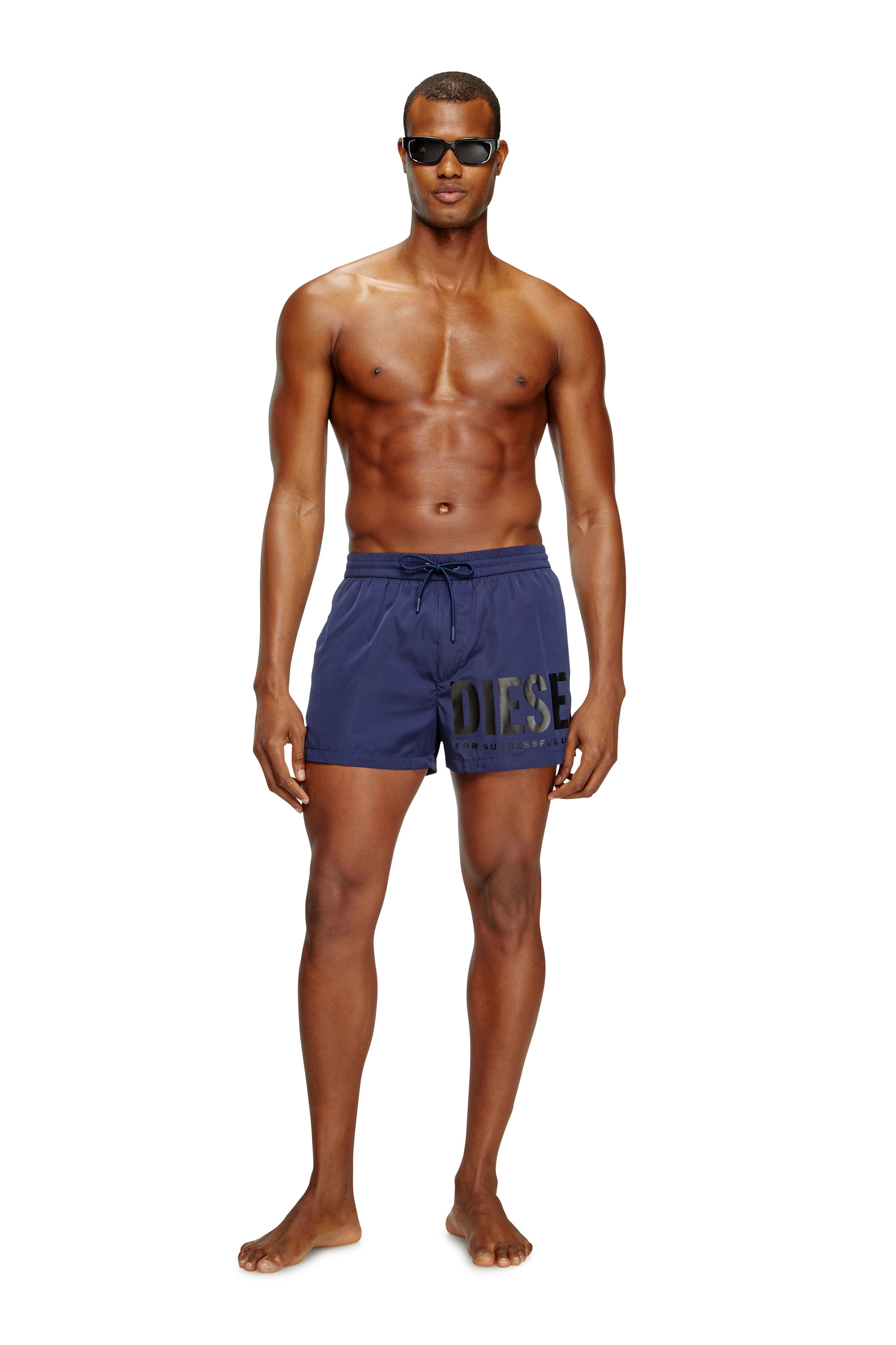 Diesel - MARIO-34-D-CORE, Herren Badeshorts mit Logo-Print in Blau - 1