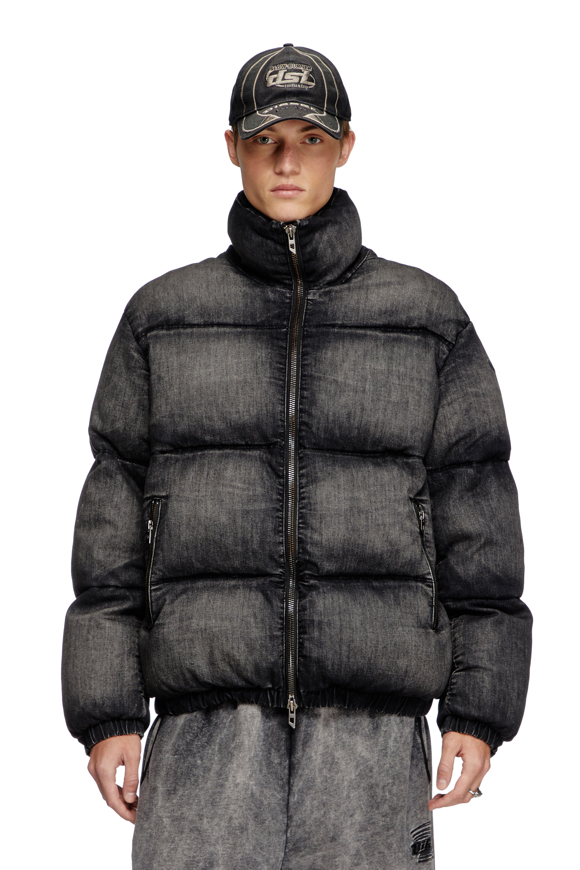 Diesel - W-MONS-A, Unisex Pufferjacke aus verblasstem Denim in Schwarz - 1