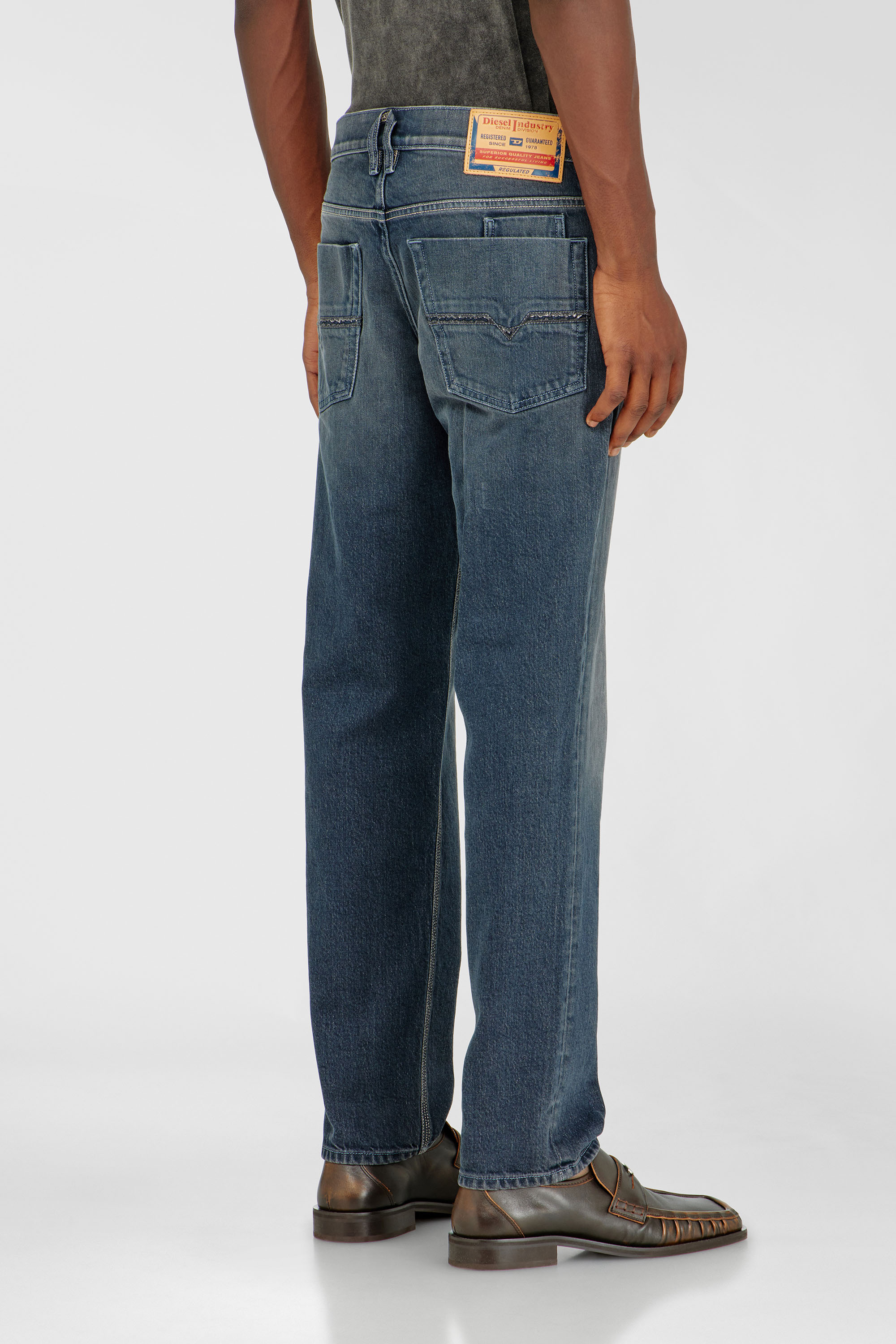 Diesel - Herren Regular Jeans 2023 D-Finitive 007GQ, Mittelblau - 5