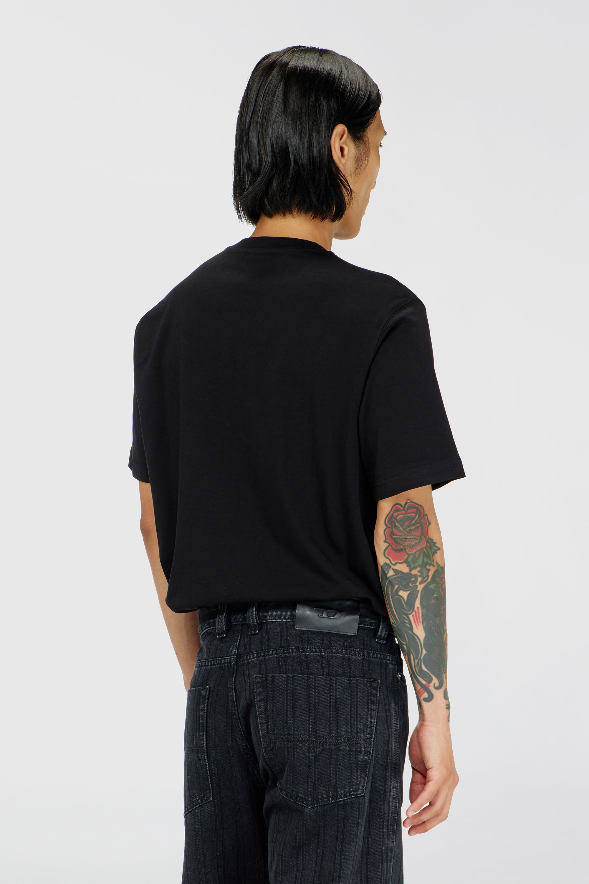 Diesel - T-JUST-OVA-T92, Herren T-Shirt aus Baumwolle mit tonalem Diesel-Logoprint in Schwarz - 4