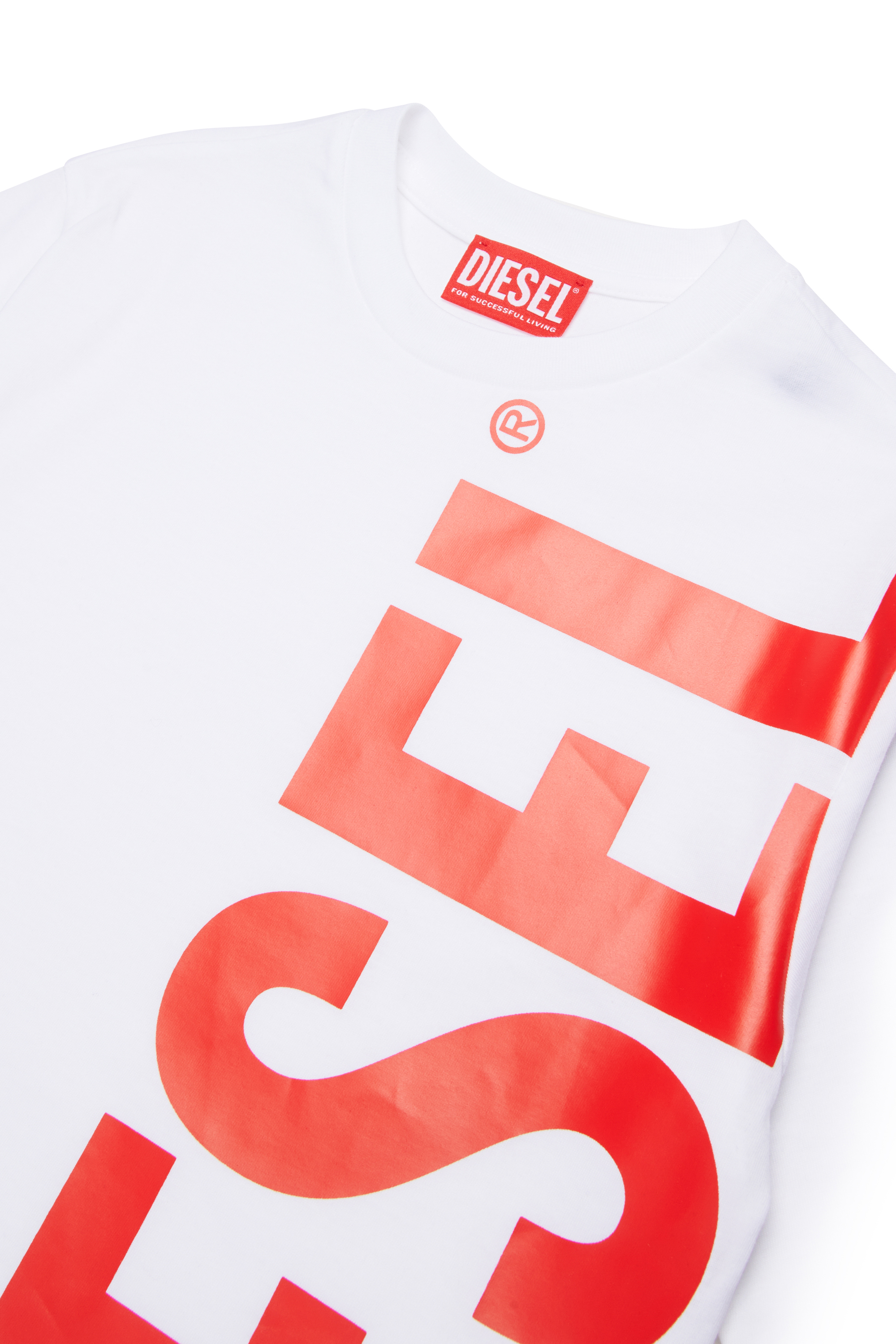 MTOMS OVER, Wei&szlig;