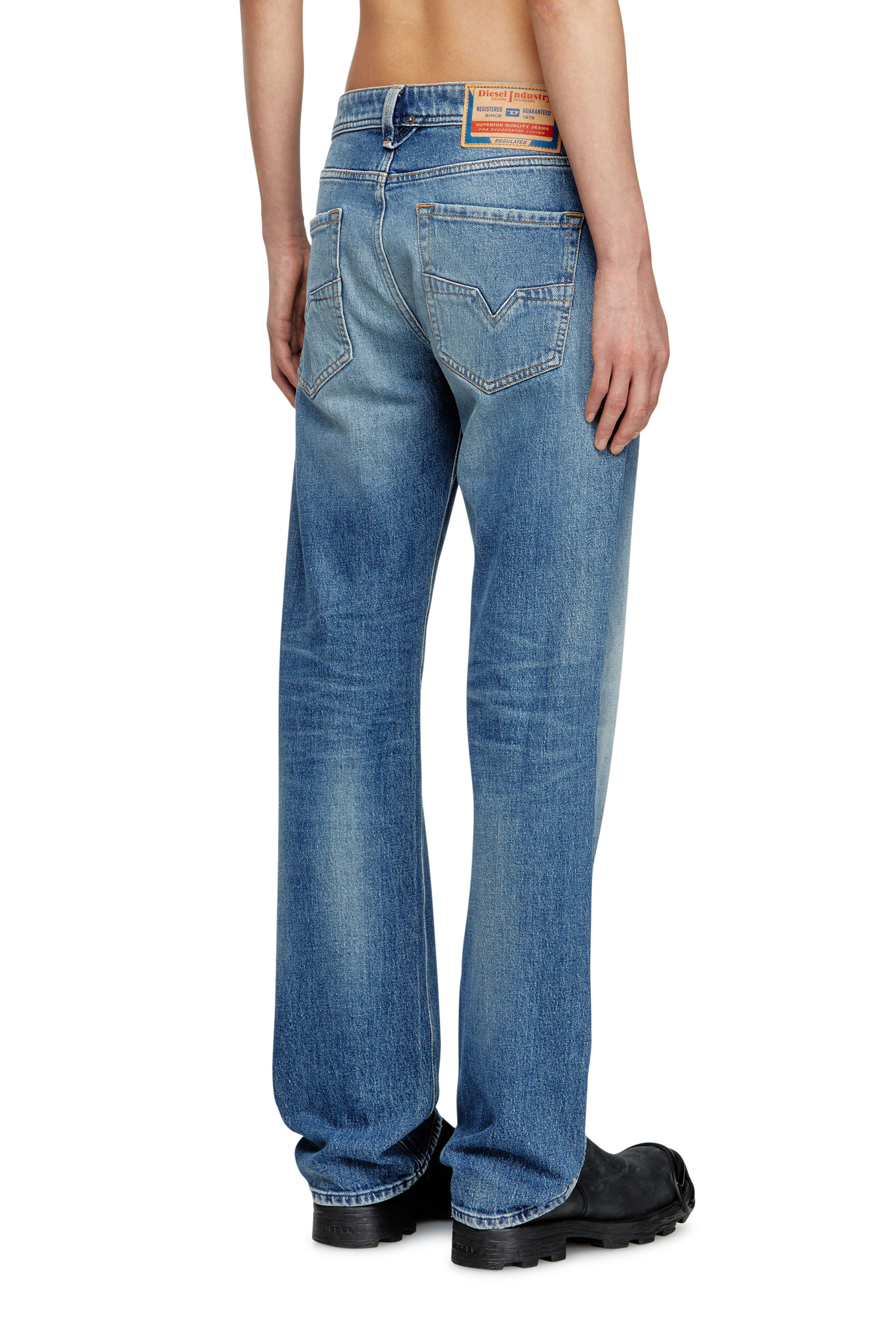 Diesel - Herren Regular Jeans 1985 Larkee 09M12, Mittelblau - 4