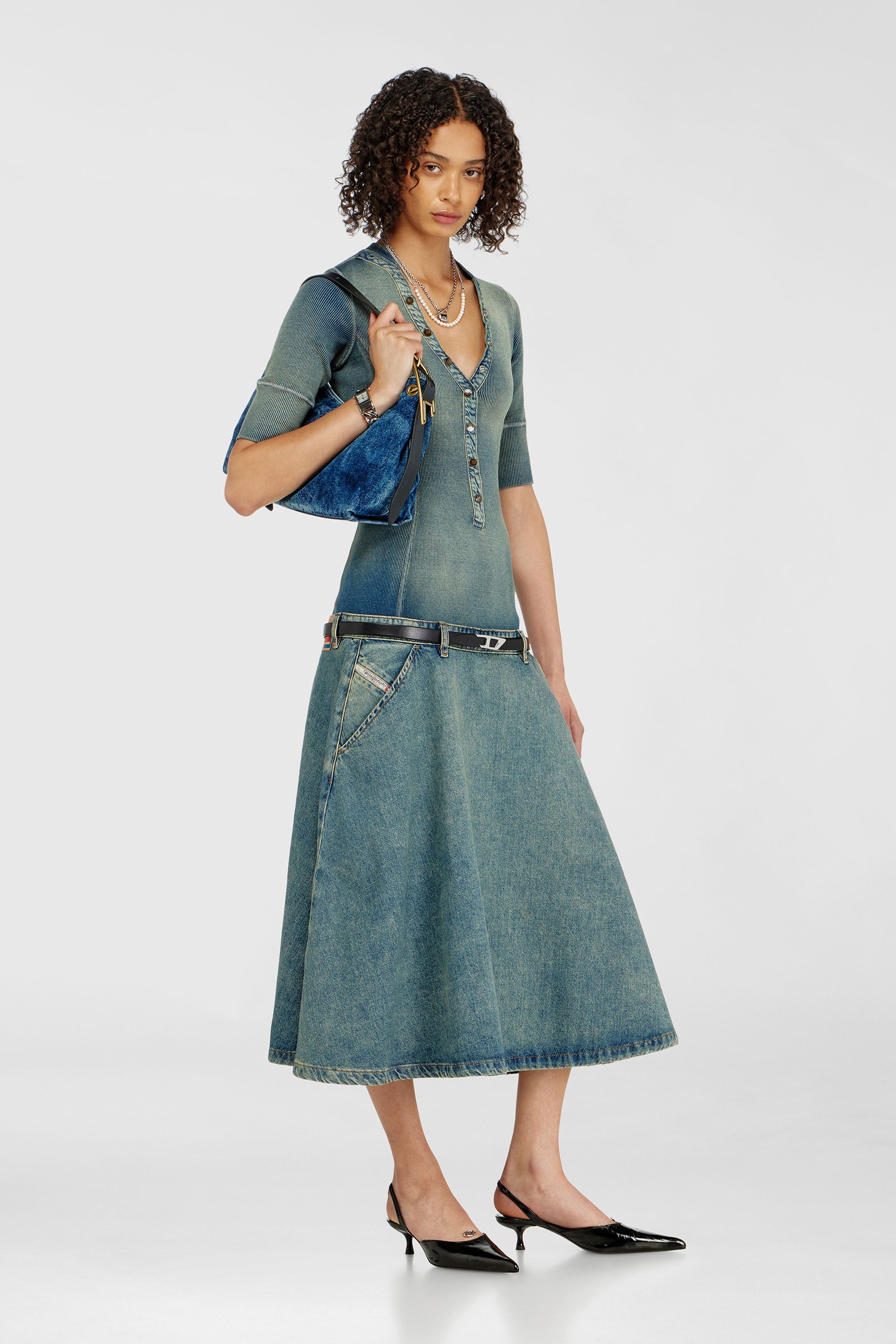 Diesel - DE-ANIM-S, Damen Midikleid mit tiefer Taille aus Strick und Denim in Mittelblau - 2