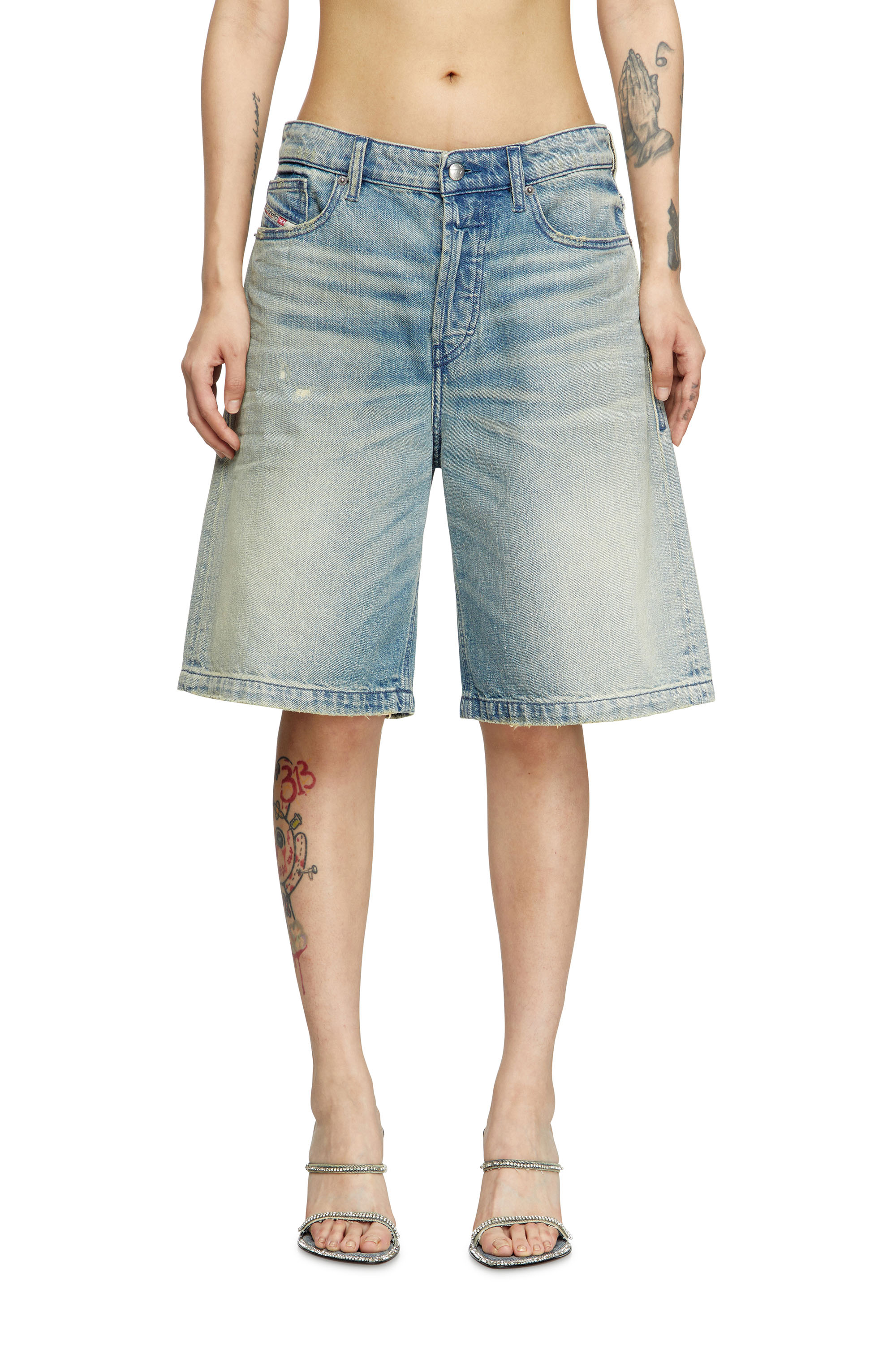 Diesel - DE-SIRE-SHORT, Damen Shorts aus vielgetragenem Denim in Hellblau - 1