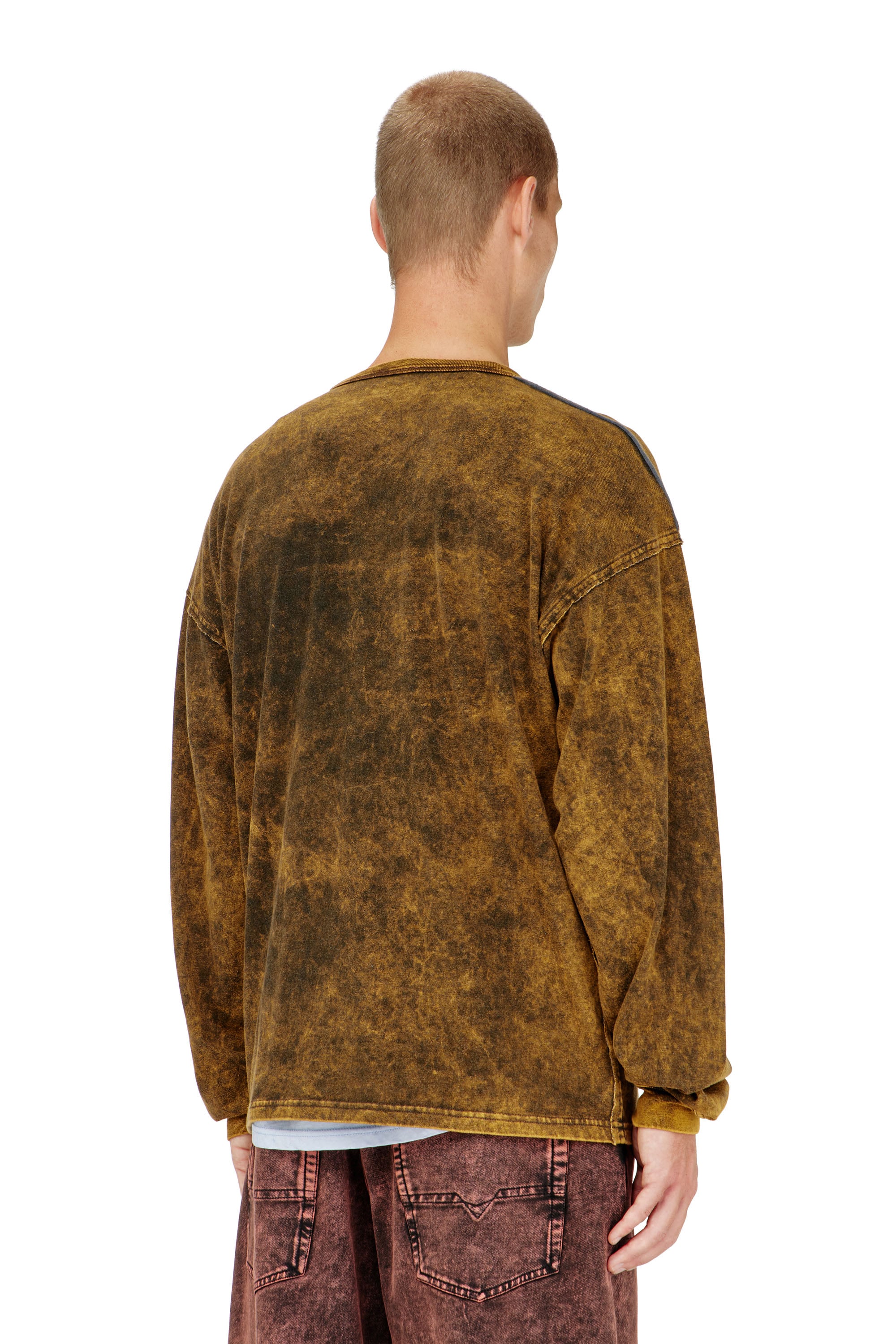 Diesel - T-BOXT-LS-RAW, Herren Acid-wash lang&auml;rmliges T-Shirt mit ausgefransten Details in Braun - 4