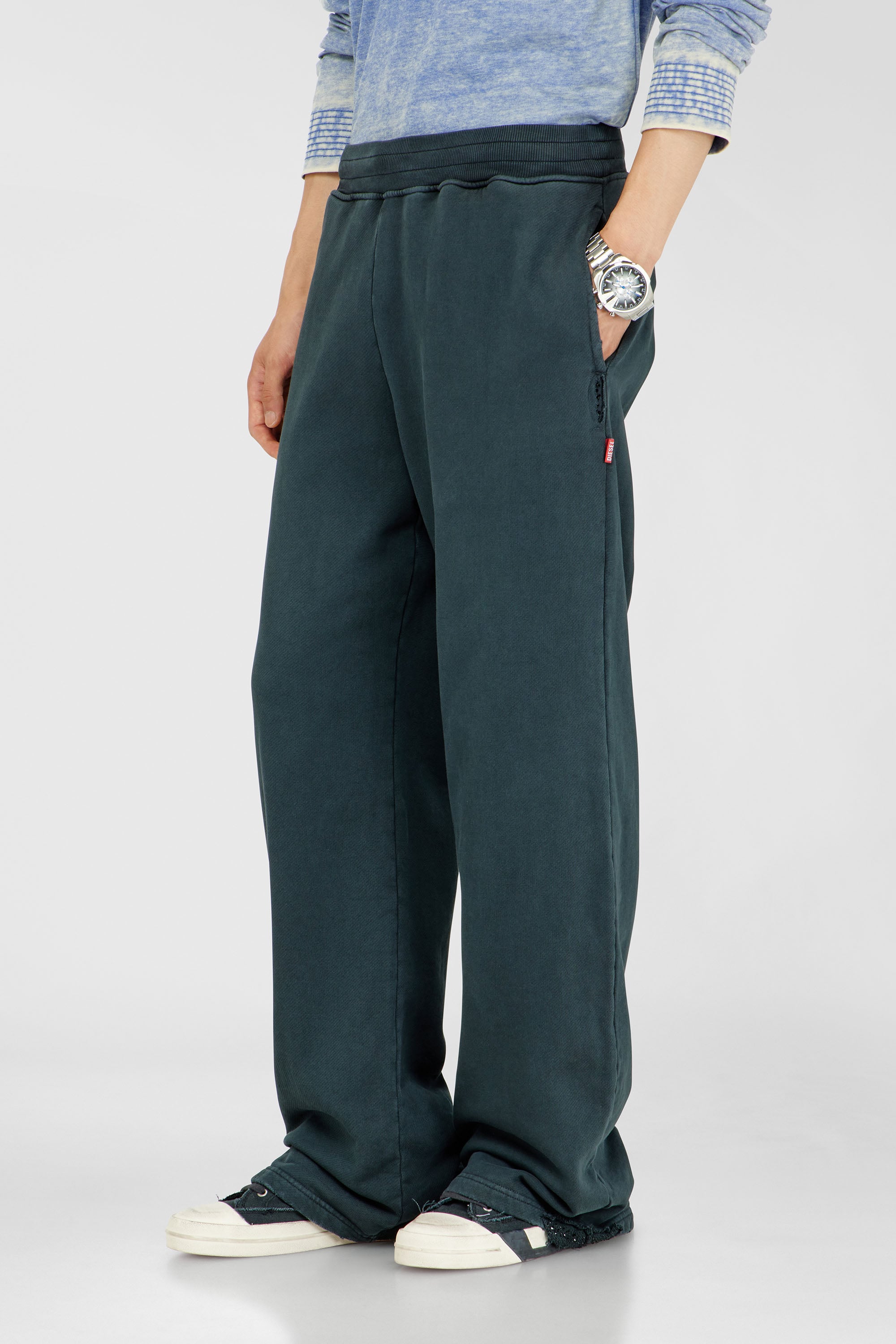 Diesel - P-MARTAINS-CRYSTALS, Herren Verwaschene Sweatpants mit Kristalldetails in Dunkelgr&uuml;n - 1
