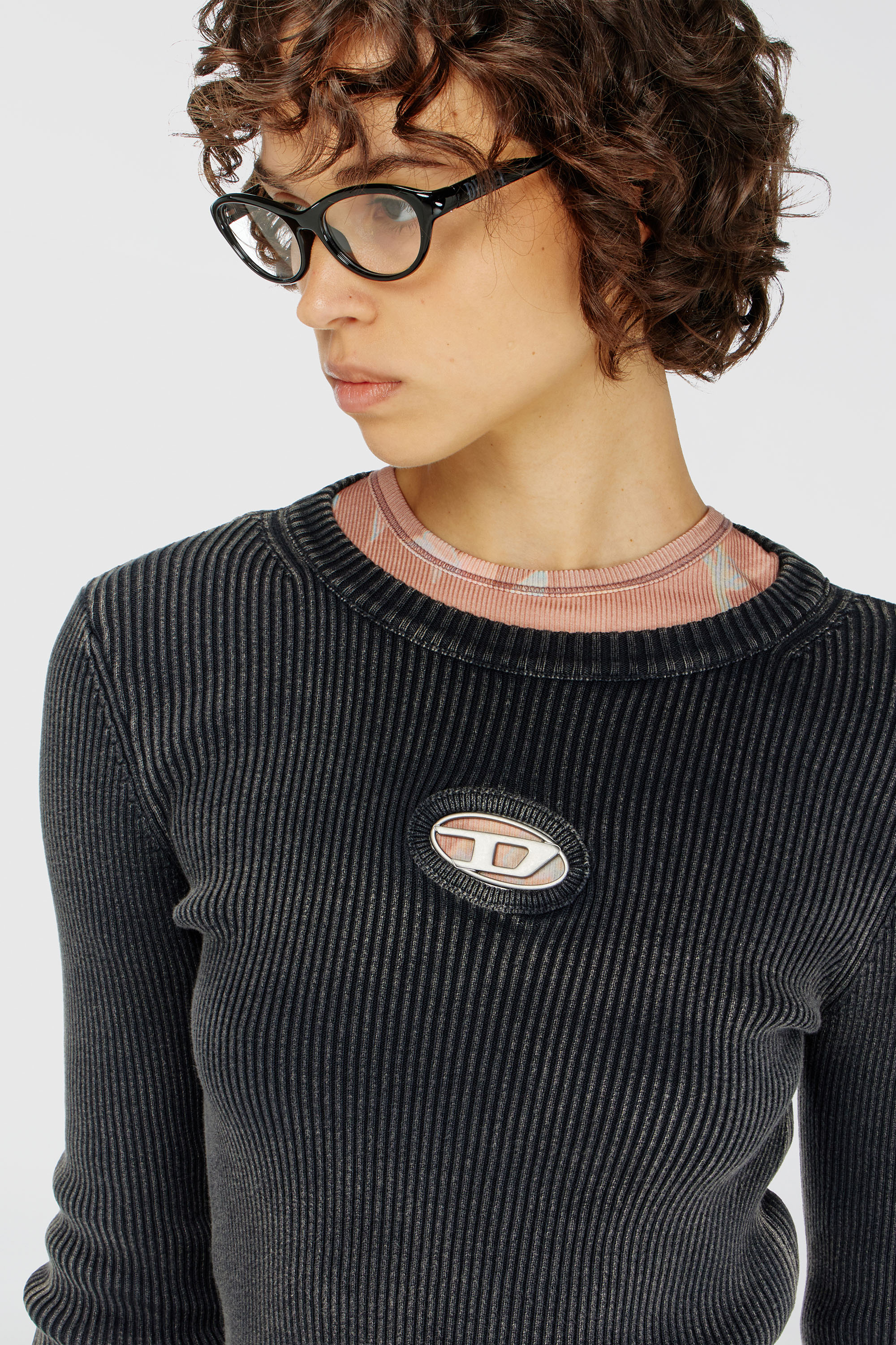 Diesel - M-ANCHOR-A, Damen Verk&uuml;rzter Pullover mit Cut-out-Logo in Schwarz - 5