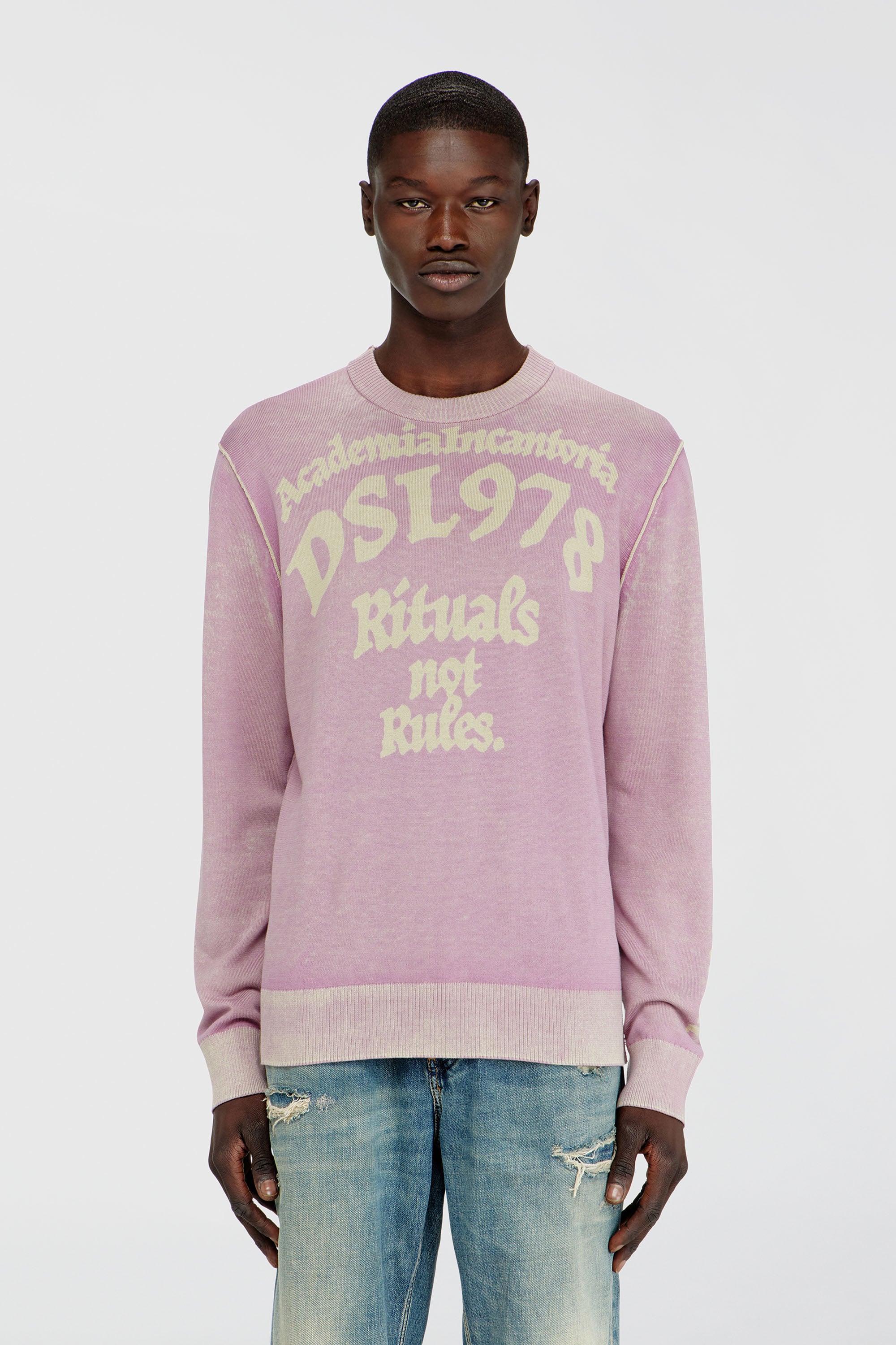 Diesel - K-LAUTI, Herren Pullover aus behandelter Baumwolle mit Slogan in Lila - 1