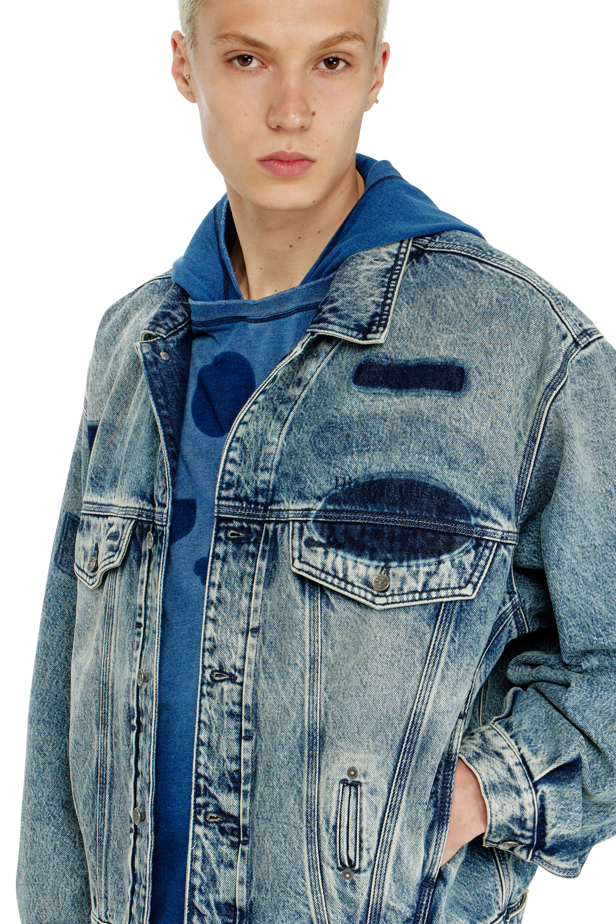 Diesel - D-DENVER-S2, Unisex Trucker-Jacke mit Patch-Effekten in Mittelblau - 5
