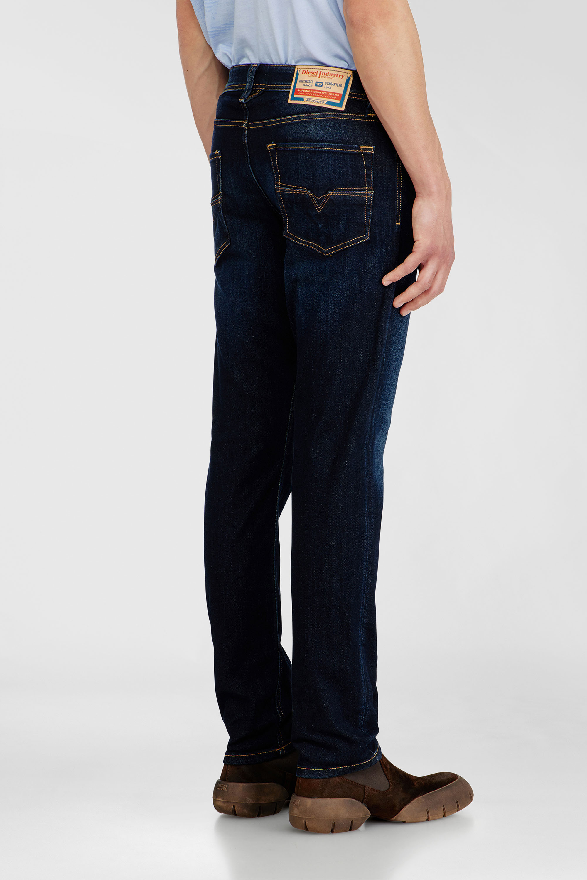 Diesel - Herren Regular Jeans 1986 Larkee-Beex 09Q15, Dunkelblau - 5