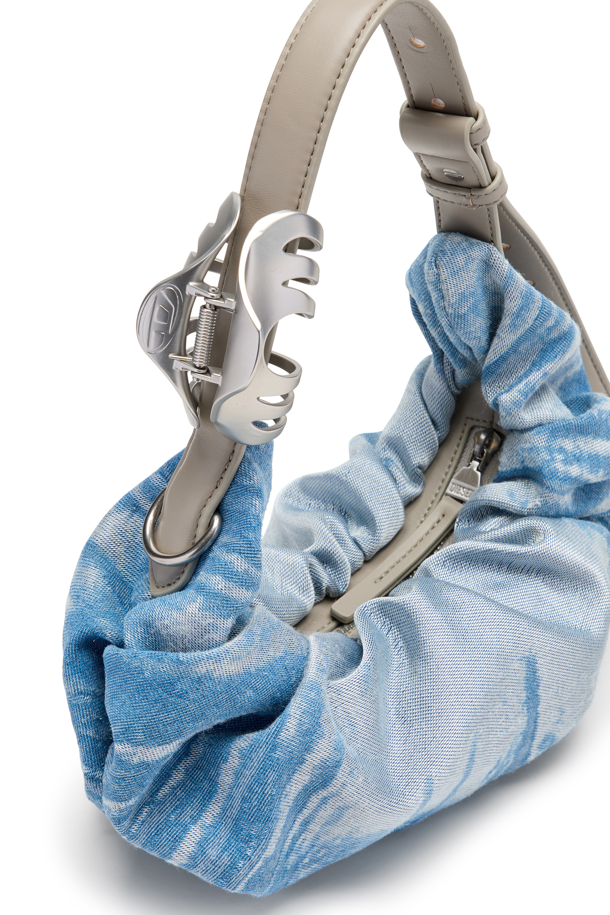 Diesel - GRAB-D HOBO S, Damen Grab-D-Scrunched Hobo-Tasche aus Satin-Denim in Blau - 5