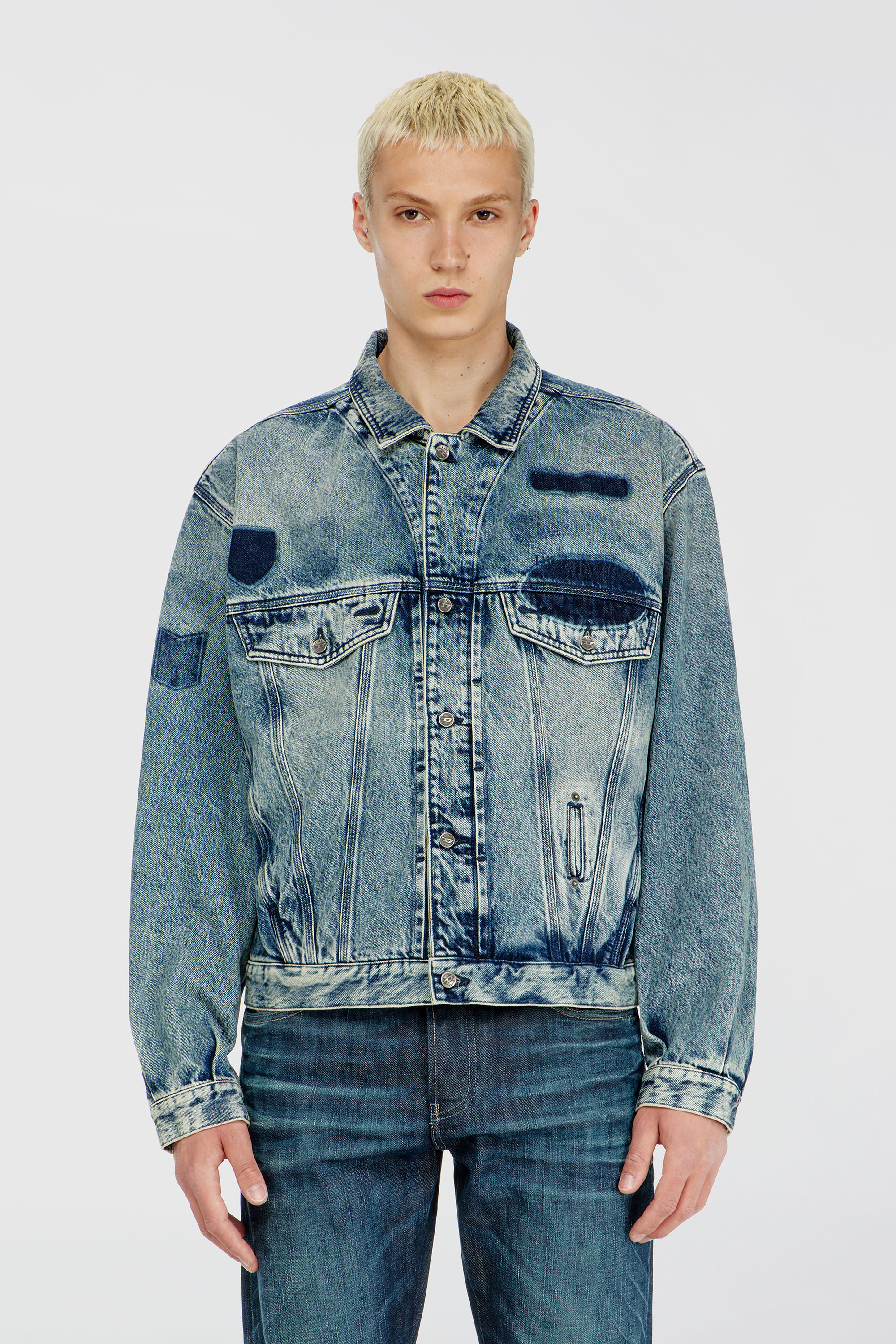 Diesel - D-DENVER-S2, Unisex Trucker-Jacke mit Patch-Effekten in Mittelblau - 3
