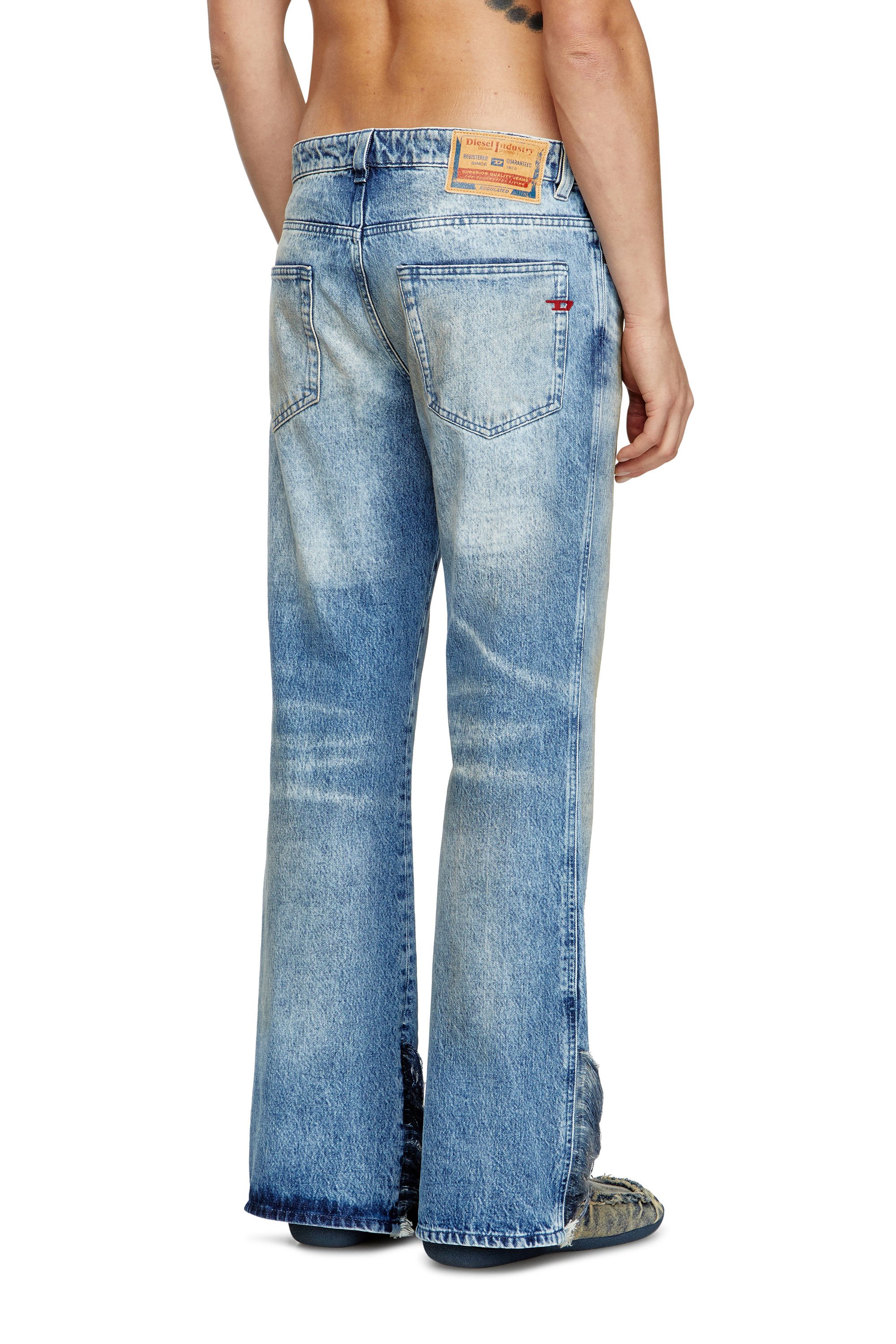 Diesel - Herren Bootcut Jeans 1998 D-Buck 0CMBM, Mittelblau - 4