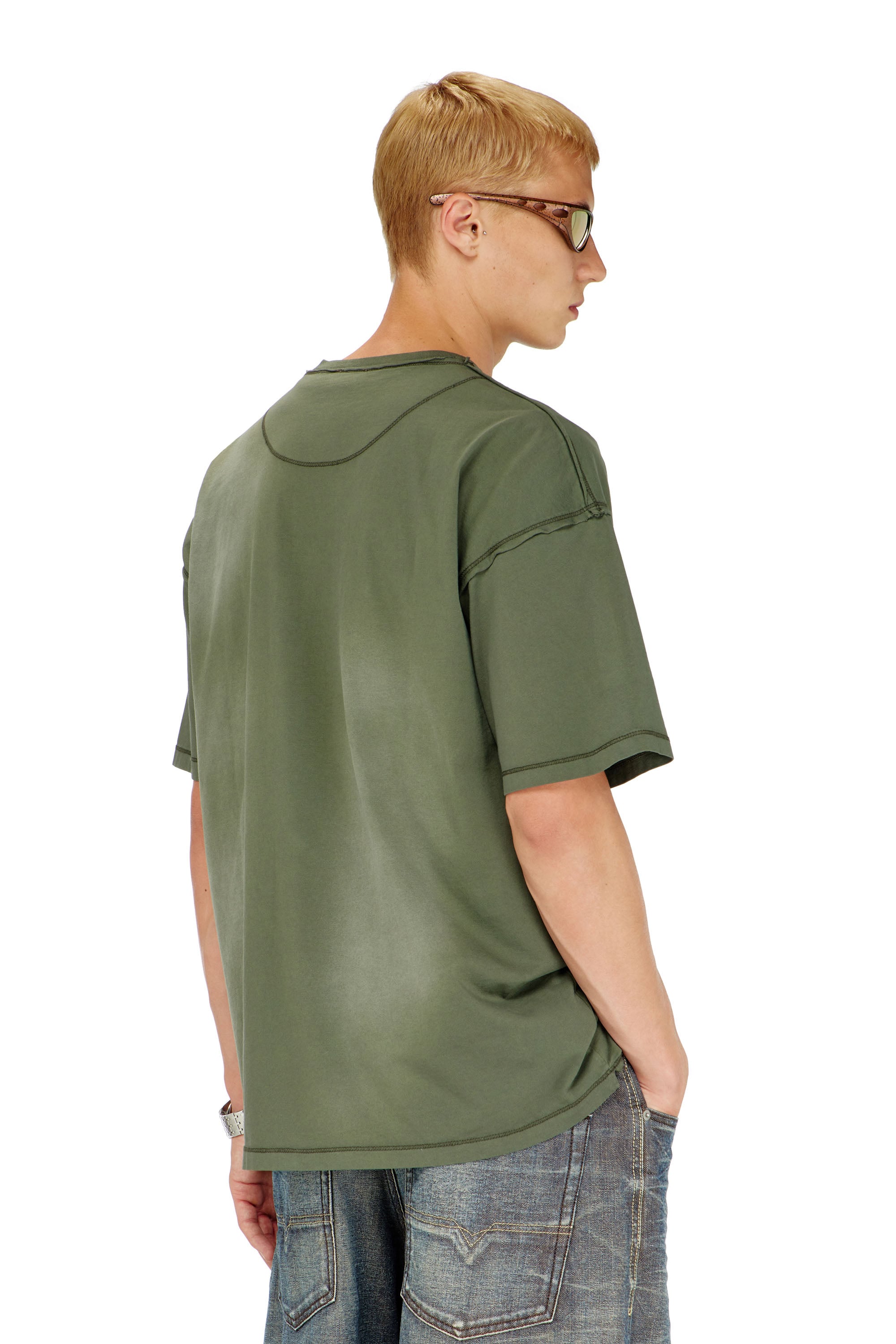 Diesel - T-POCK, Herren Verwaschenes T-Shirt mit zerrissener Brusttasche in Gr&uuml;n - 4