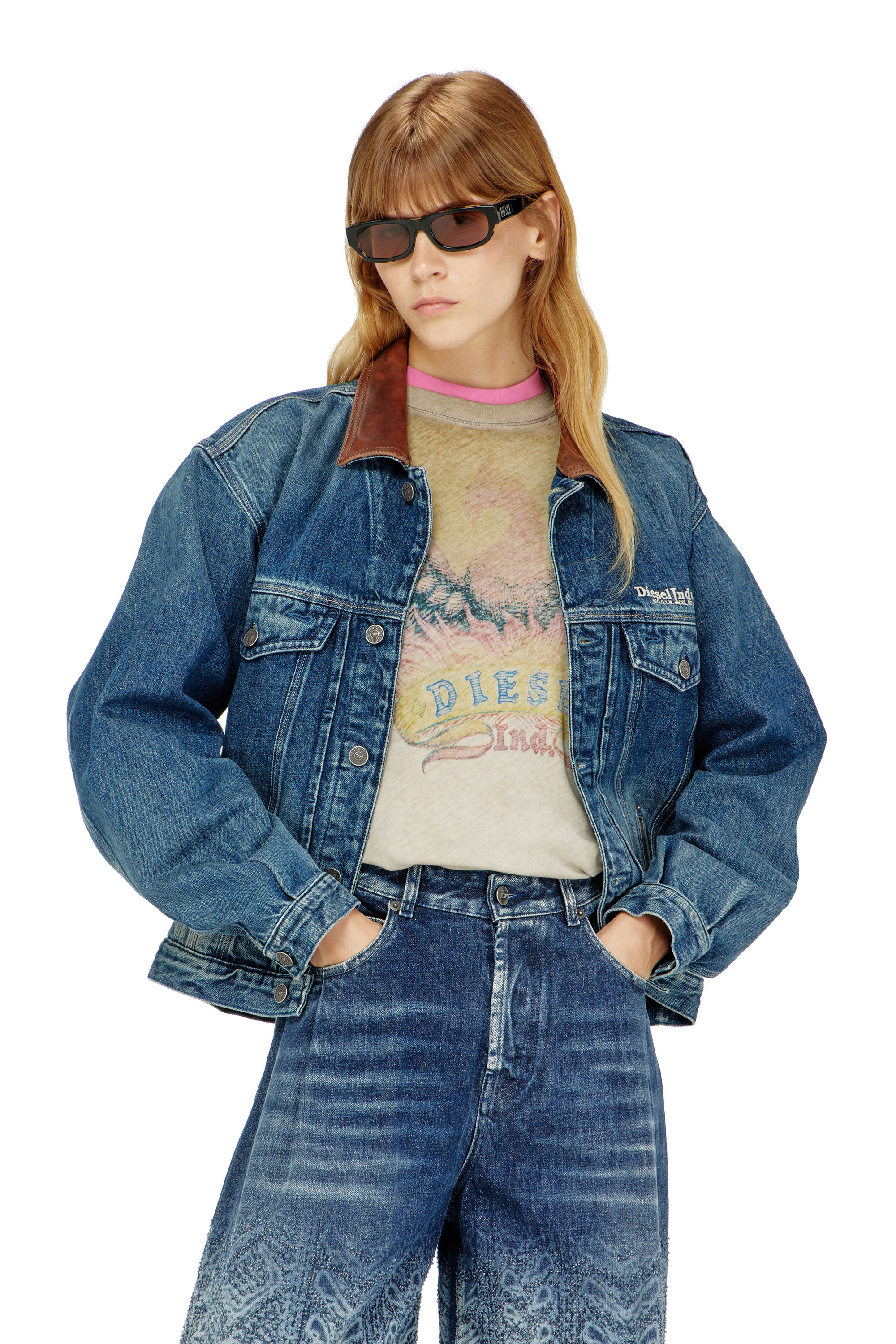 Diesel - D-DENVER-S1, Unisex Jeans-Truckerjacke mit kontrastierenden Lederbes&auml;tzen in Blau - 1